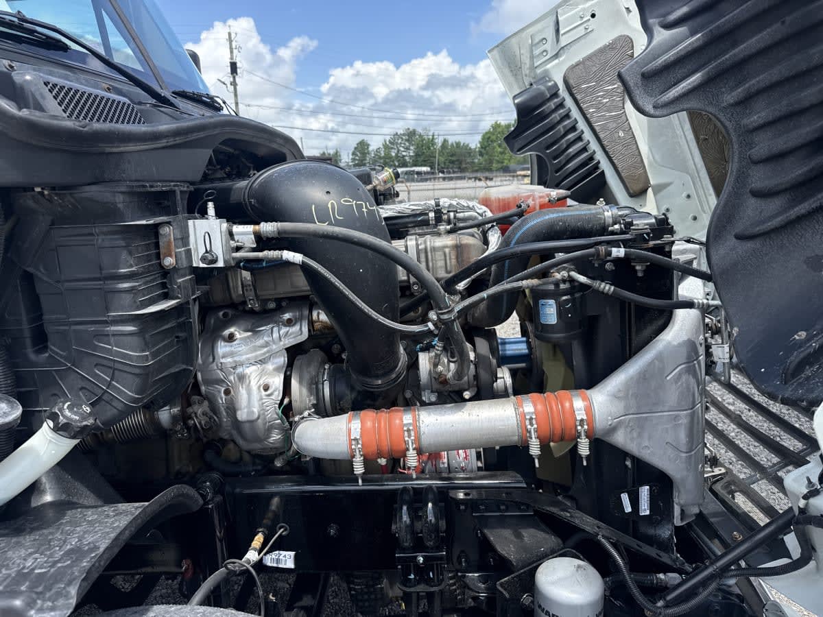 2020 Freightliner Cascadia in Birmingham, AL — photo 10