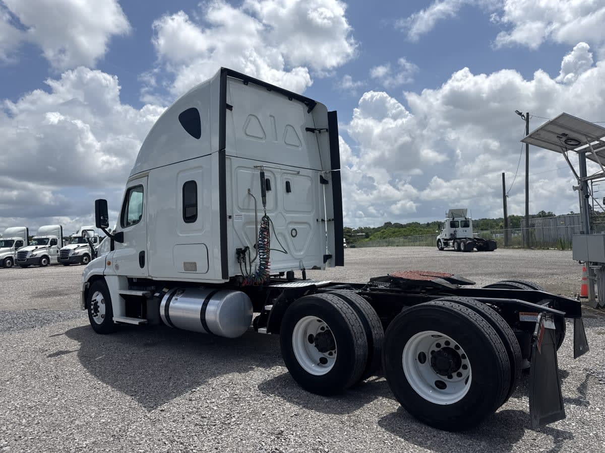 2020 Freightliner Cascadia in Birmingham, AL — photo 6
