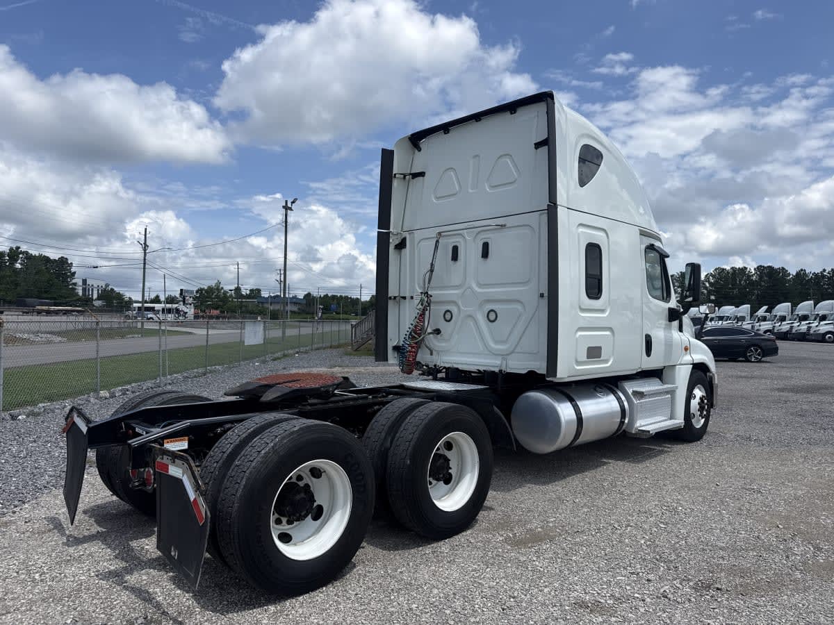 2020 Freightliner Cascadia in Birmingham, AL — photo 4