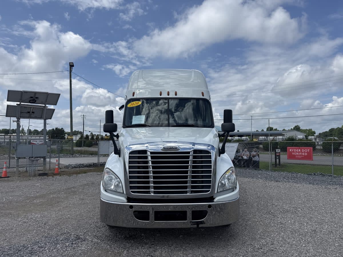 2020 Freightliner Cascadia in Birmingham, AL — photo 2