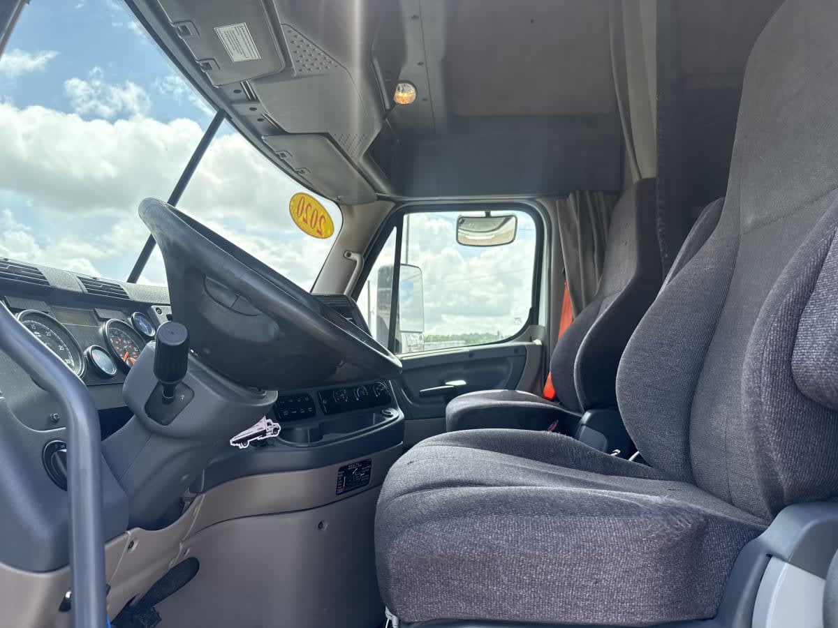 2020 Freightliner Cascadia in Birmingham, AL — photo 7