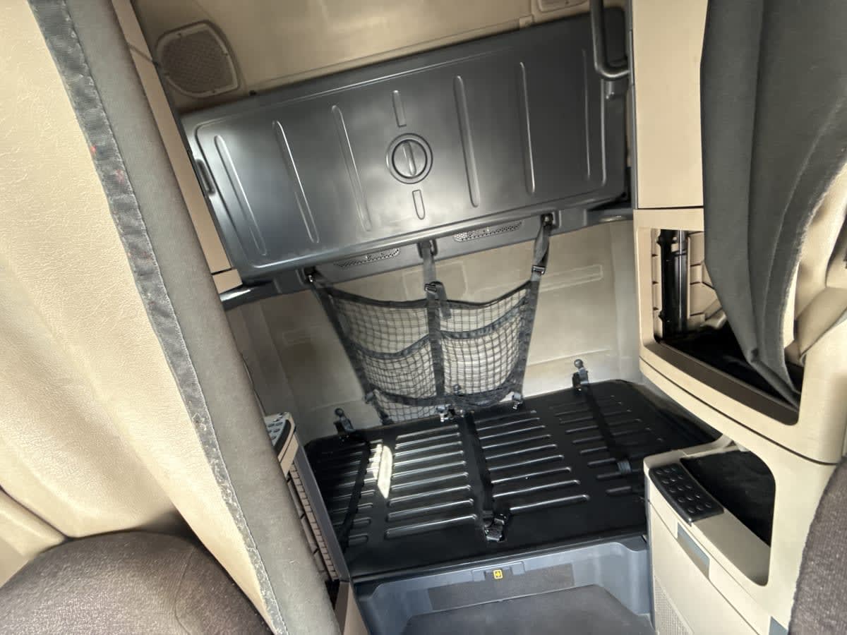 2020 Freightliner Cascadia in Birmingham, AL — photo 8