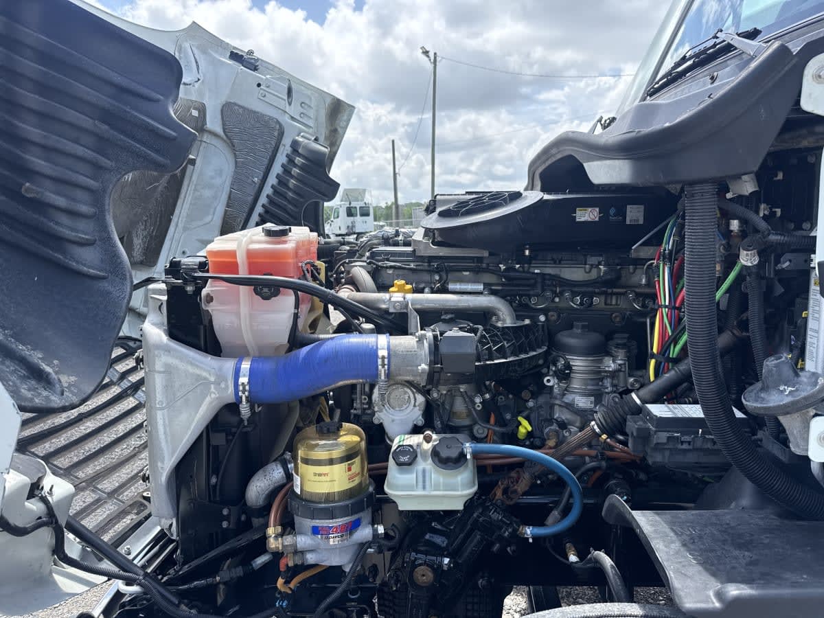 2020 Freightliner Cascadia in Birmingham, AL — photo 9