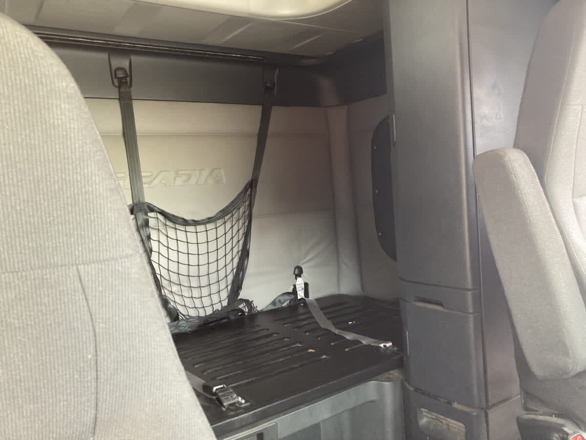 2020 Freightliner Cascadia in Springfield, MA — photo 13