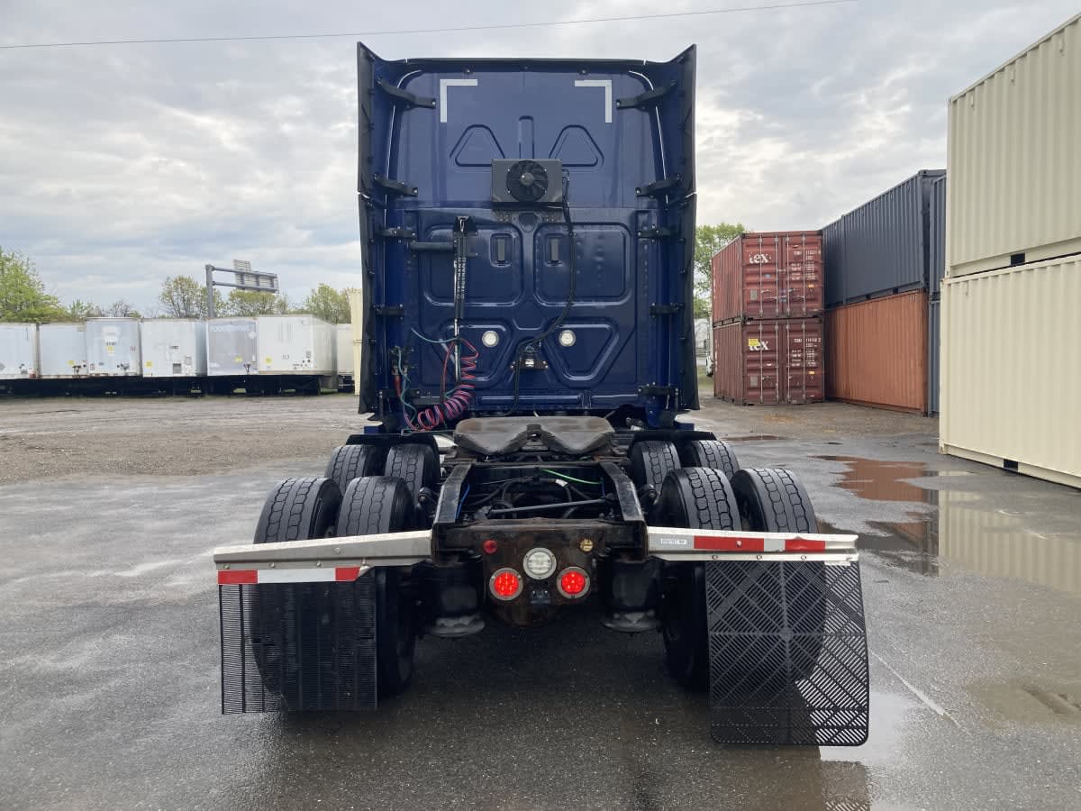 2020 Freightliner Cascadia in Springfield, MA — photo 5