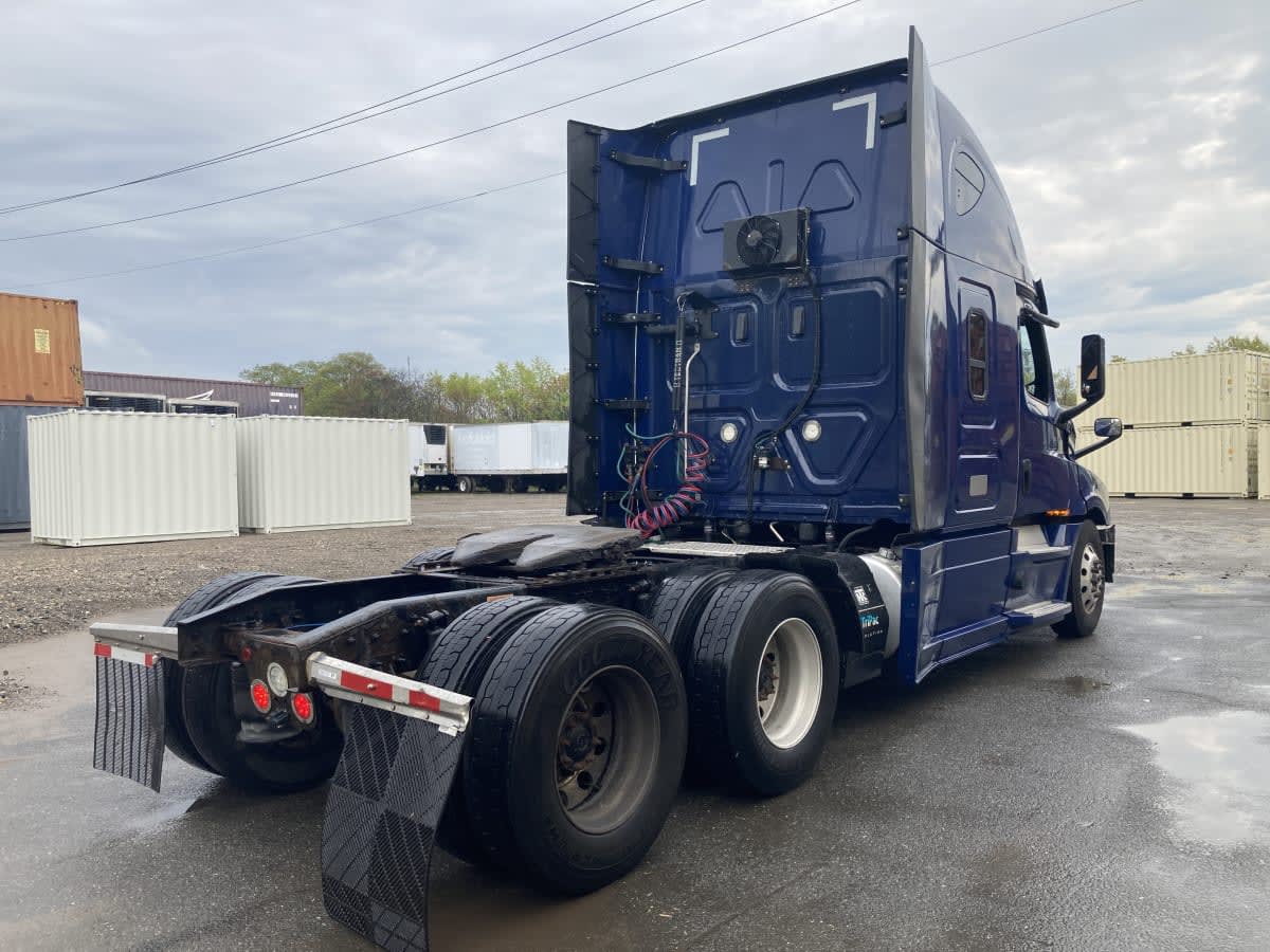 2020 Freightliner Cascadia in Springfield, MA — photo 4