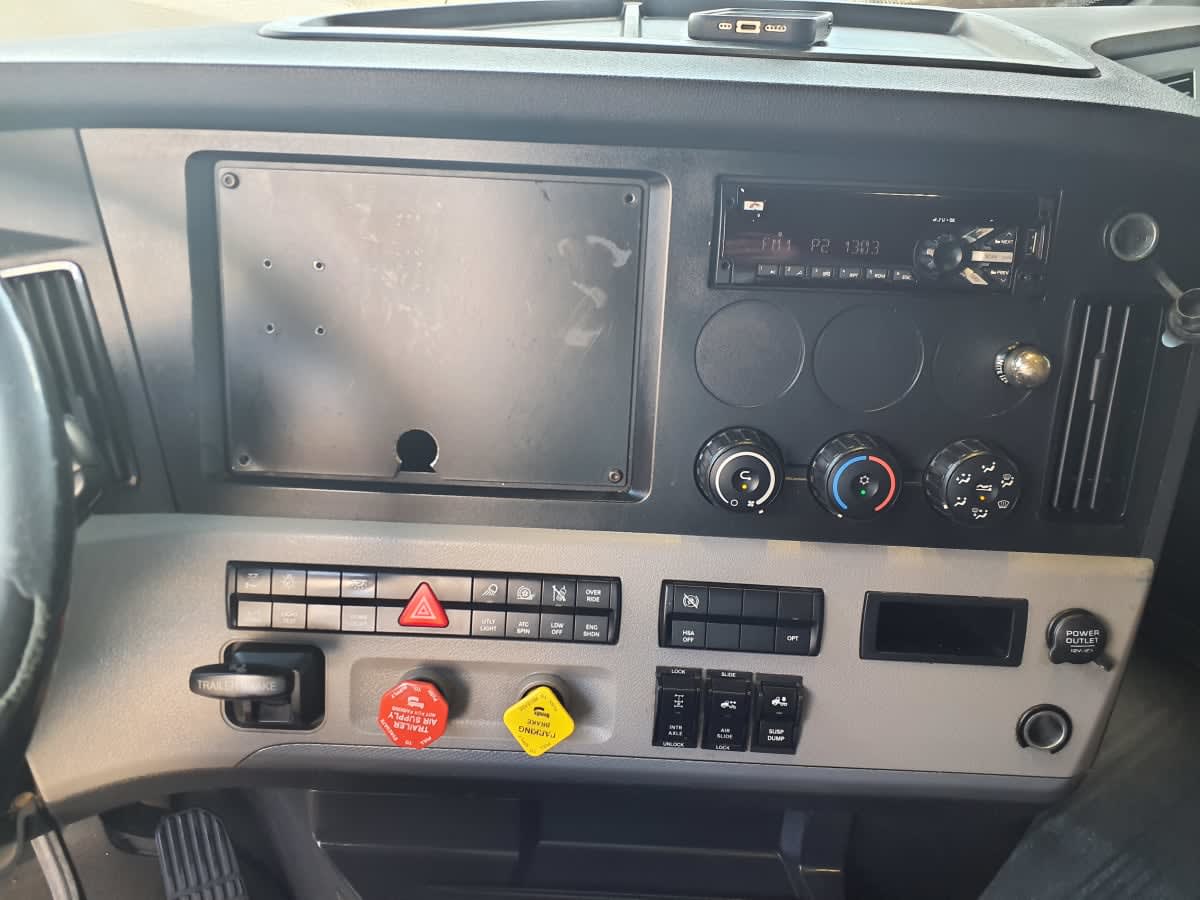 2020 Freightliner Cascadia in Springfield, MA — photo 7