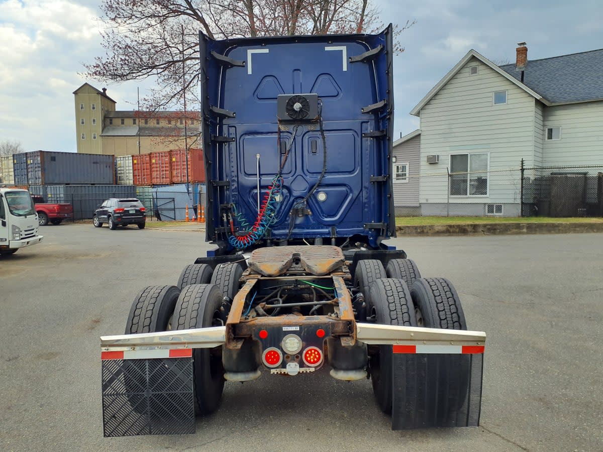 2020 Freightliner Cascadia in Springfield, MA — photo 5