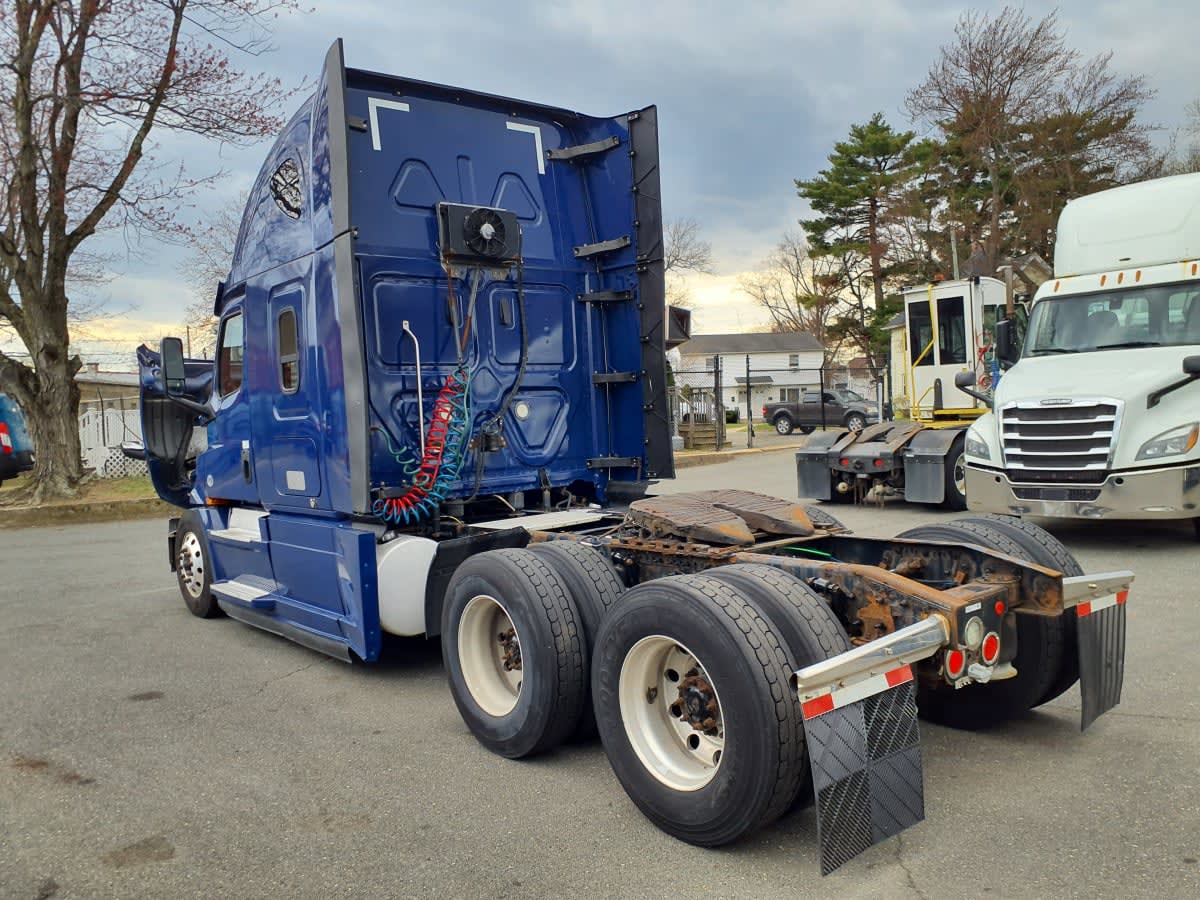 2020 Freightliner Cascadia in Springfield, MA — photo 6