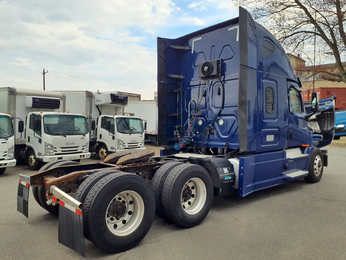 2020 Freightliner Cascadia in Springfield, MA — photo 4