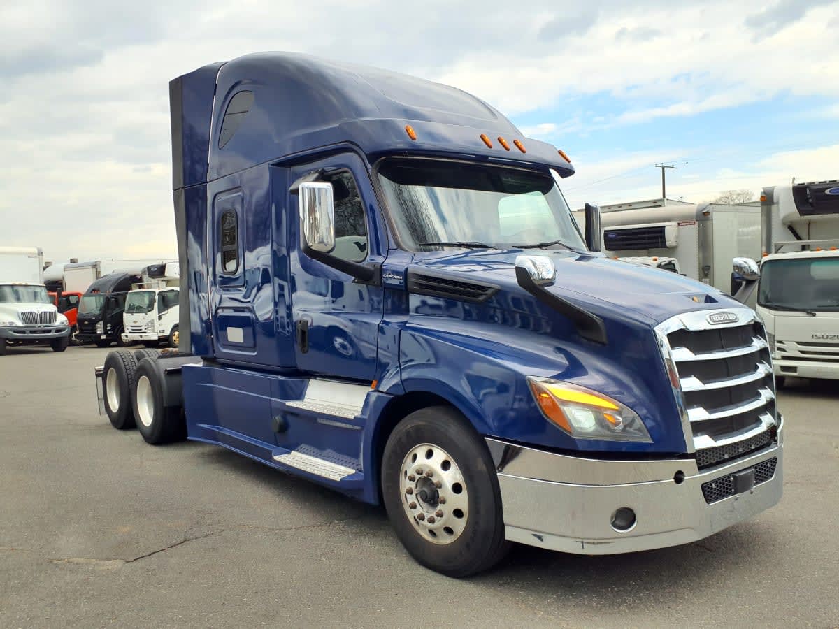 2020 Freightliner Cascadia in Springfield, MA — photo 3