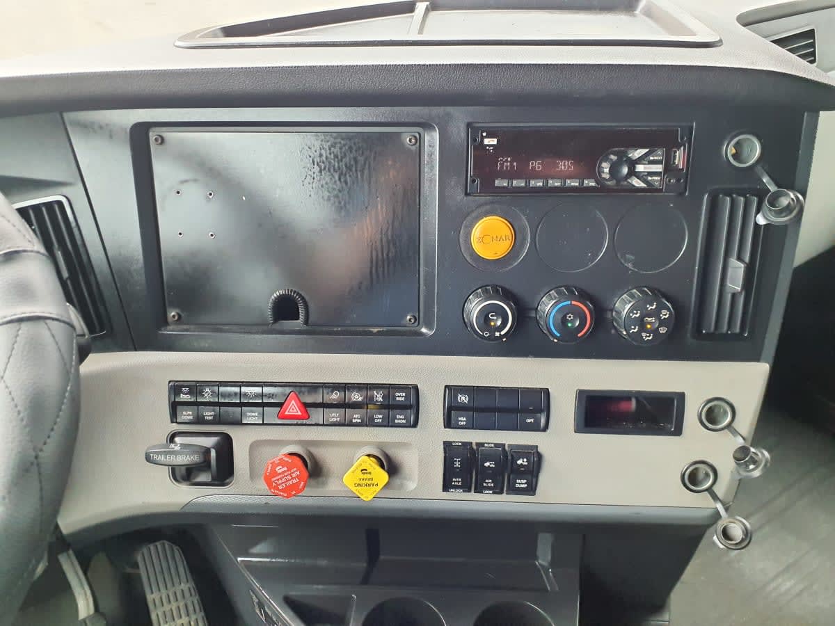 2020 Freightliner Cascadia in Springfield, MA — photo 7