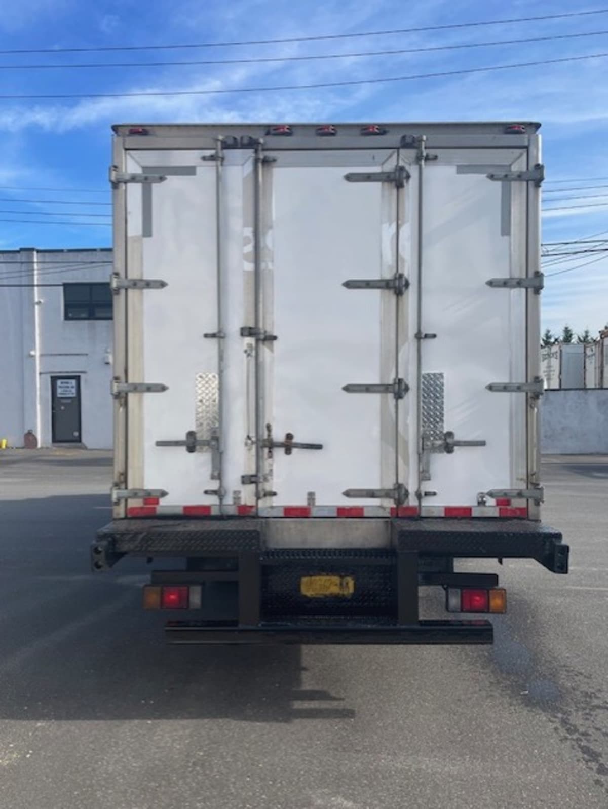 2019 Isuzu NQR in Farmingdale, NY — photo 5