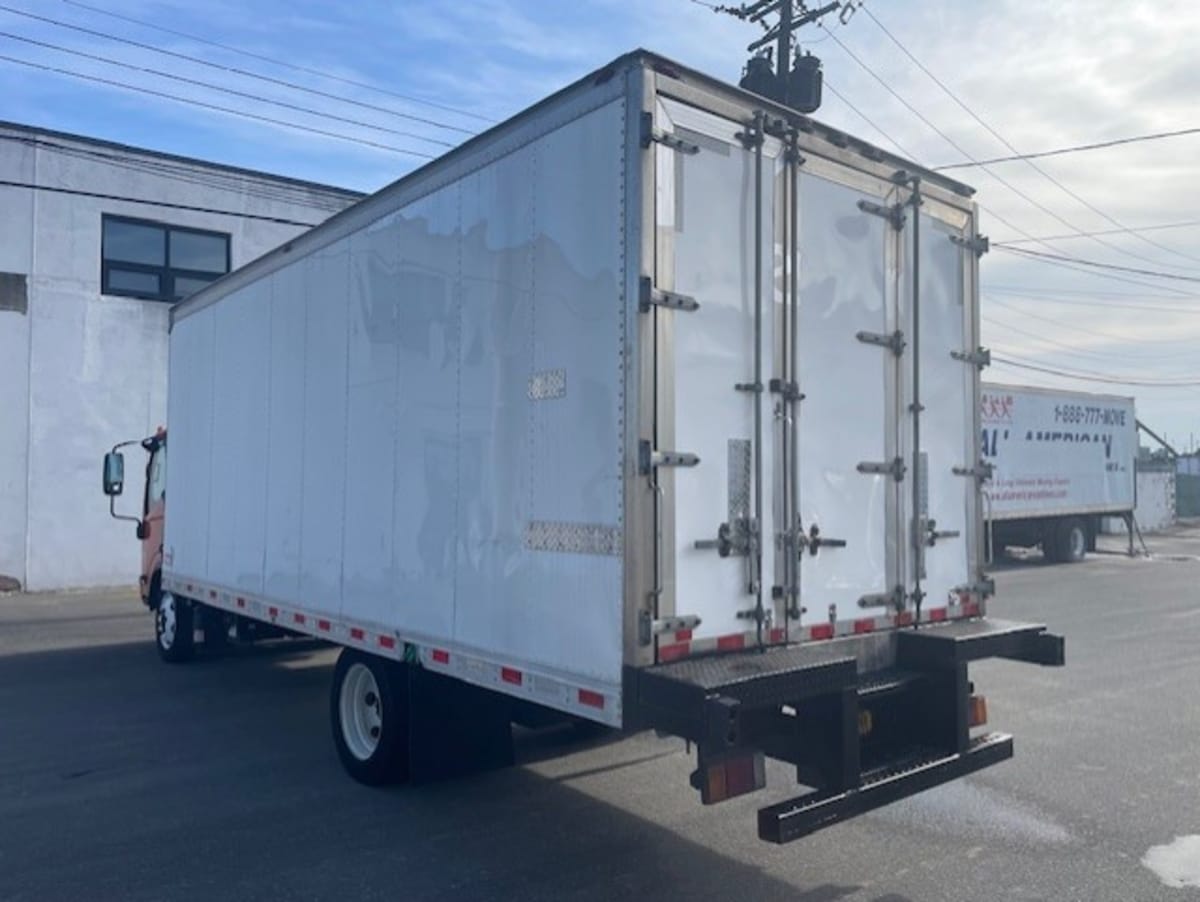 2019 Isuzu NQR in Farmingdale, NY — photo 6
