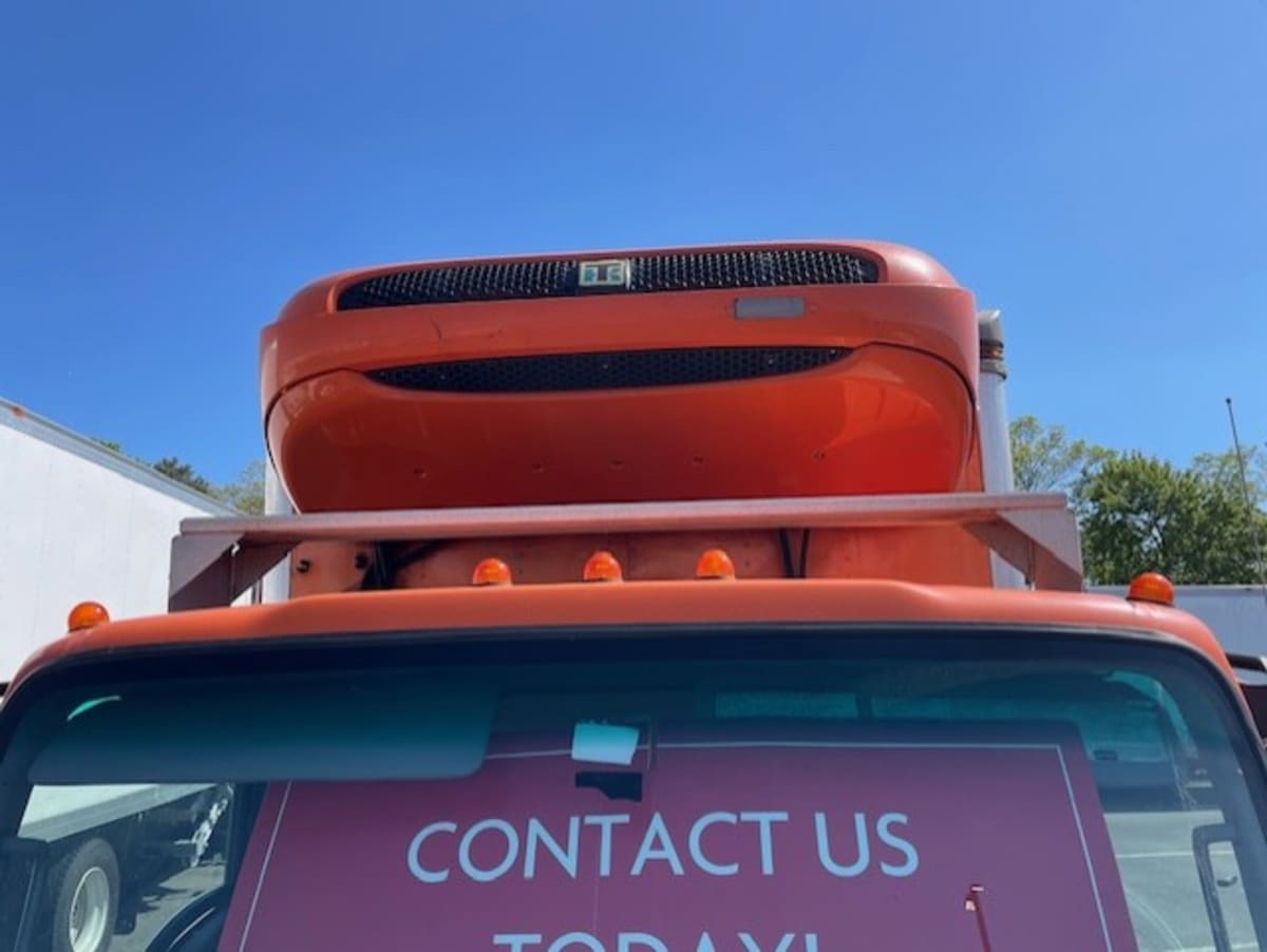 2019 Isuzu NQR in Farmingdale, NY — photo 7