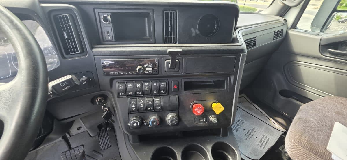 2020 International LT in Bensalem, PA — photo 12
