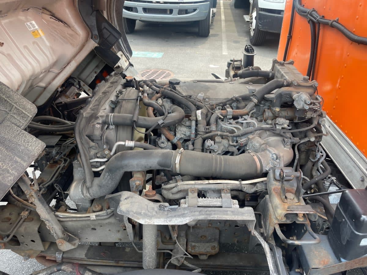 2019 Isuzu NQR in Farmingdale, NY — photo 10