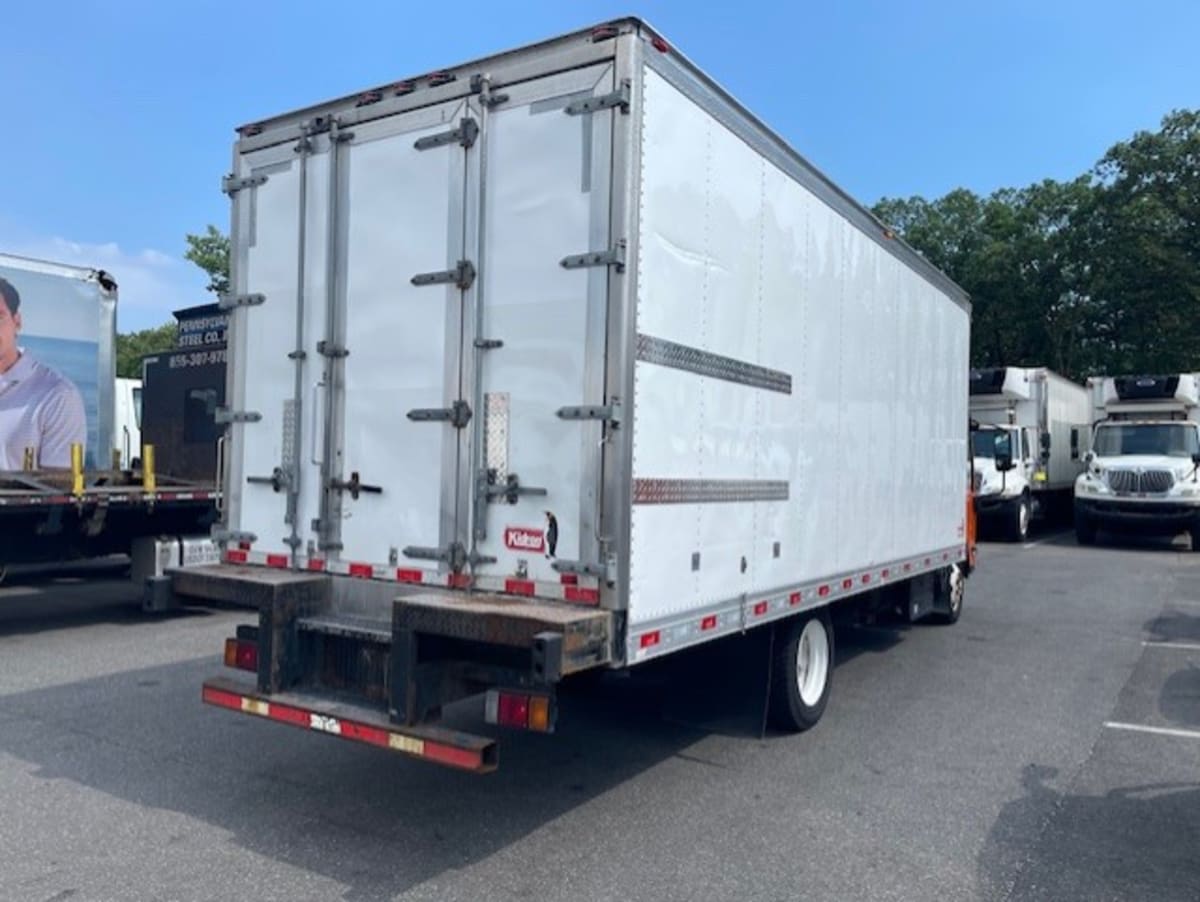 2019 Isuzu NQR in Farmingdale, NY — photo 4