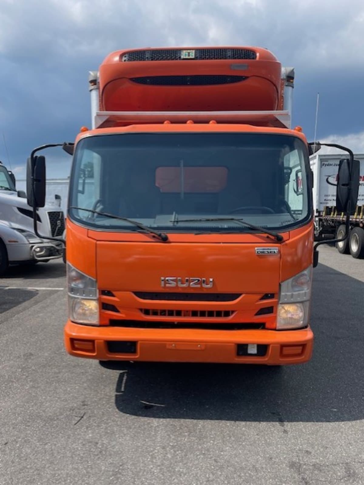 2019 Isuzu NQR in Farmingdale, NY — photo 2