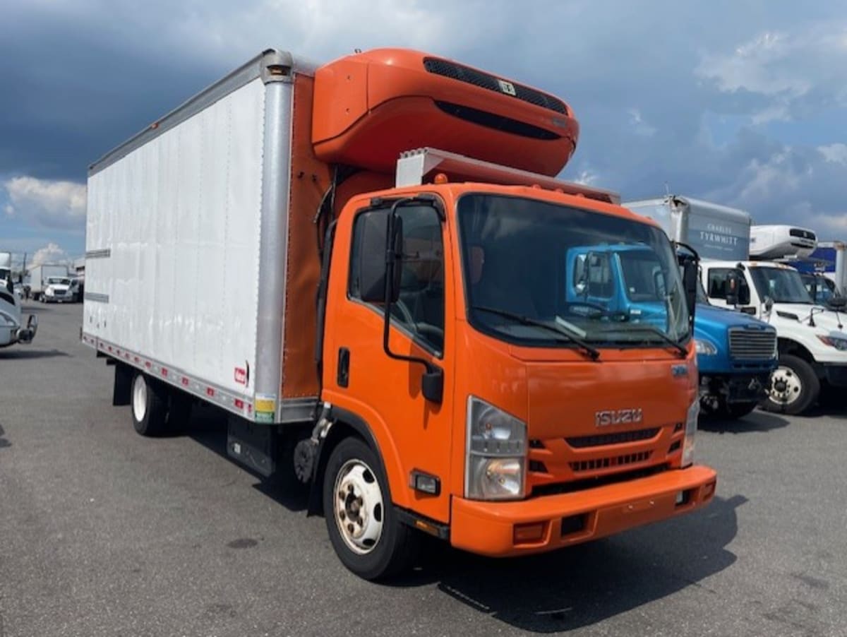 2019 Isuzu NQR in Farmingdale, NY — photo 3