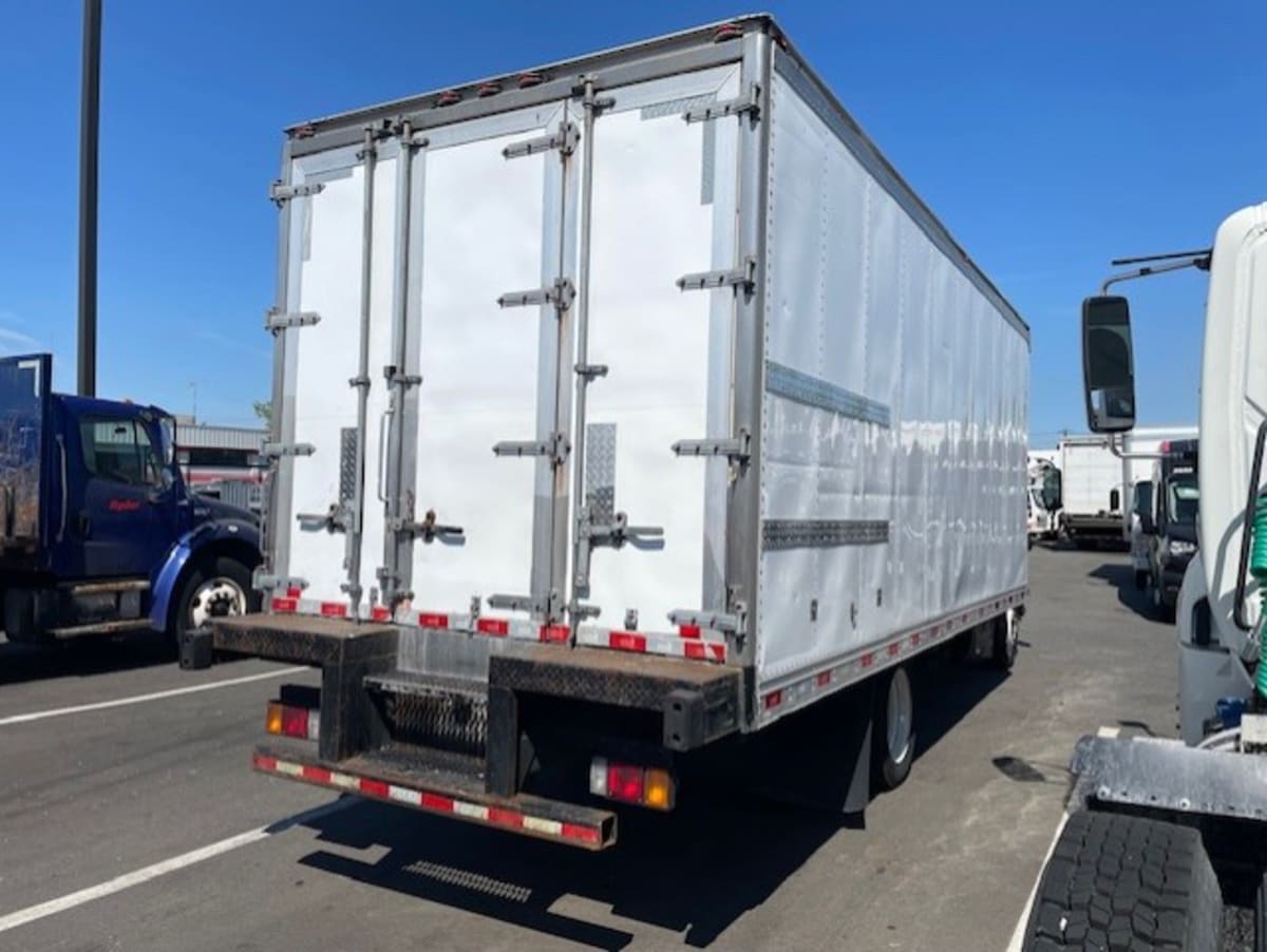 2019 Isuzu NQR in Farmingdale, NY — photo 4