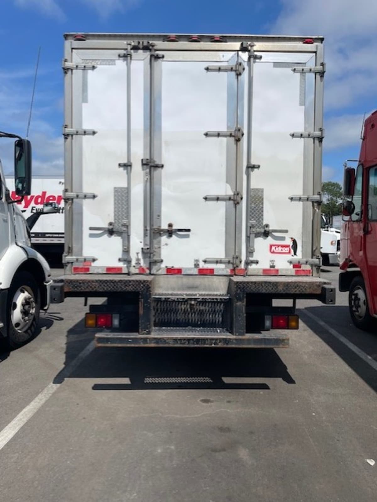 2019 Isuzu NQR in Farmingdale, NY — photo 5