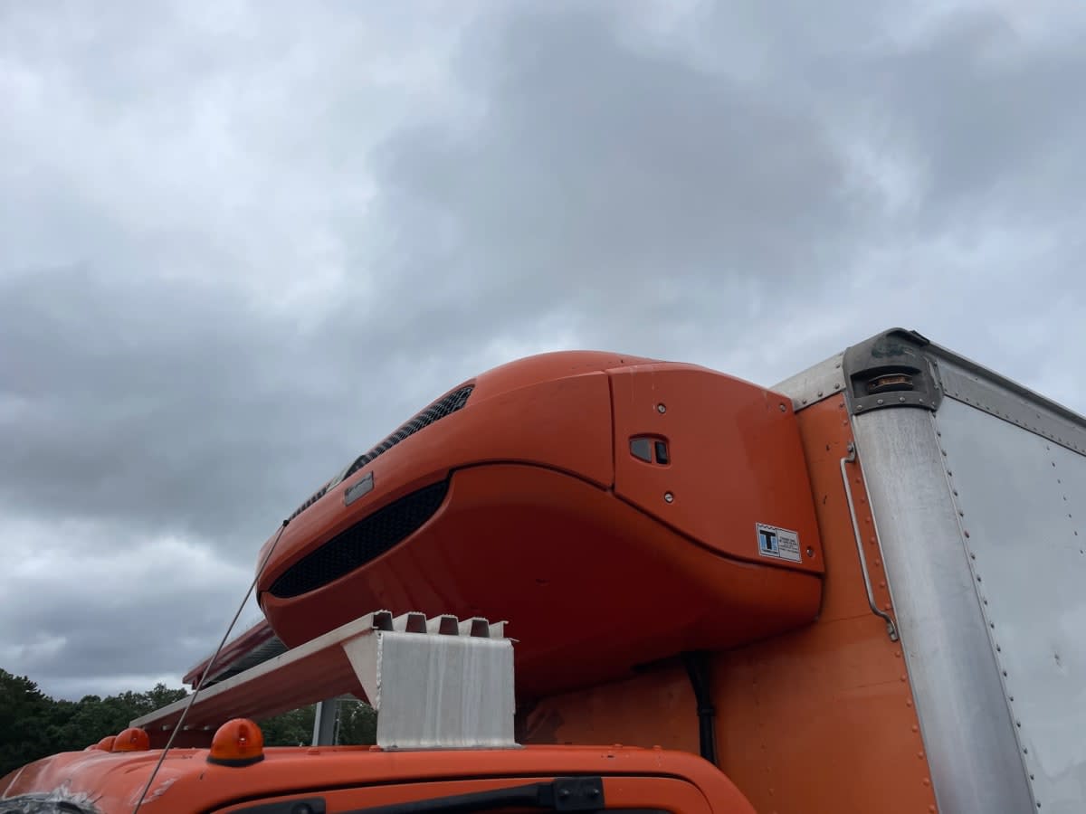 2019 Isuzu NQR in Farmingdale, NY — photo 7