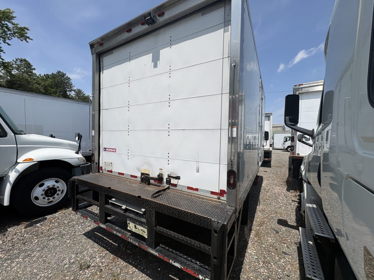 2019 Isuzu NRR in Ashland, VA — photo 4