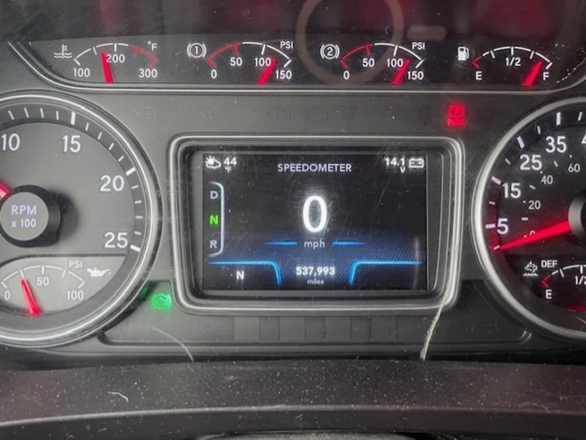 2019 International LT in Farmingdale, NY — photo 10