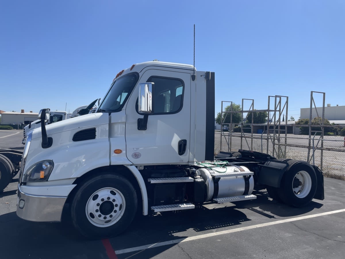 2020 Freightliner Cascadia in West Sacramento, CA — photo 6