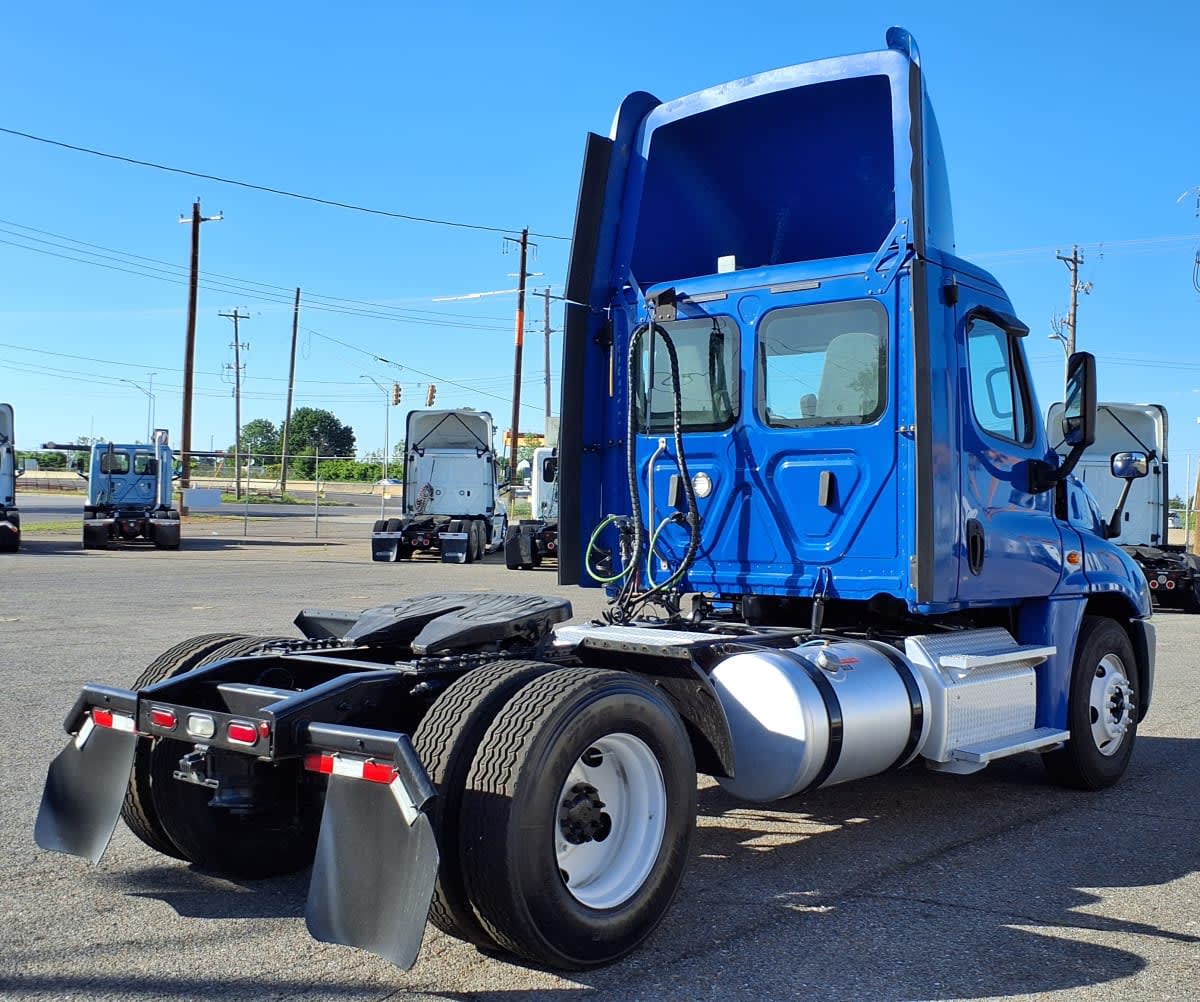 2019 Freightliner Cascadia in Memphis, TN — photo 4