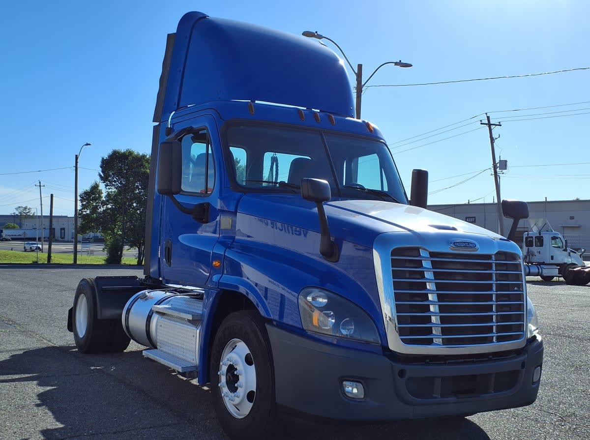 2019 Freightliner Cascadia in Memphis, TN — photo 3