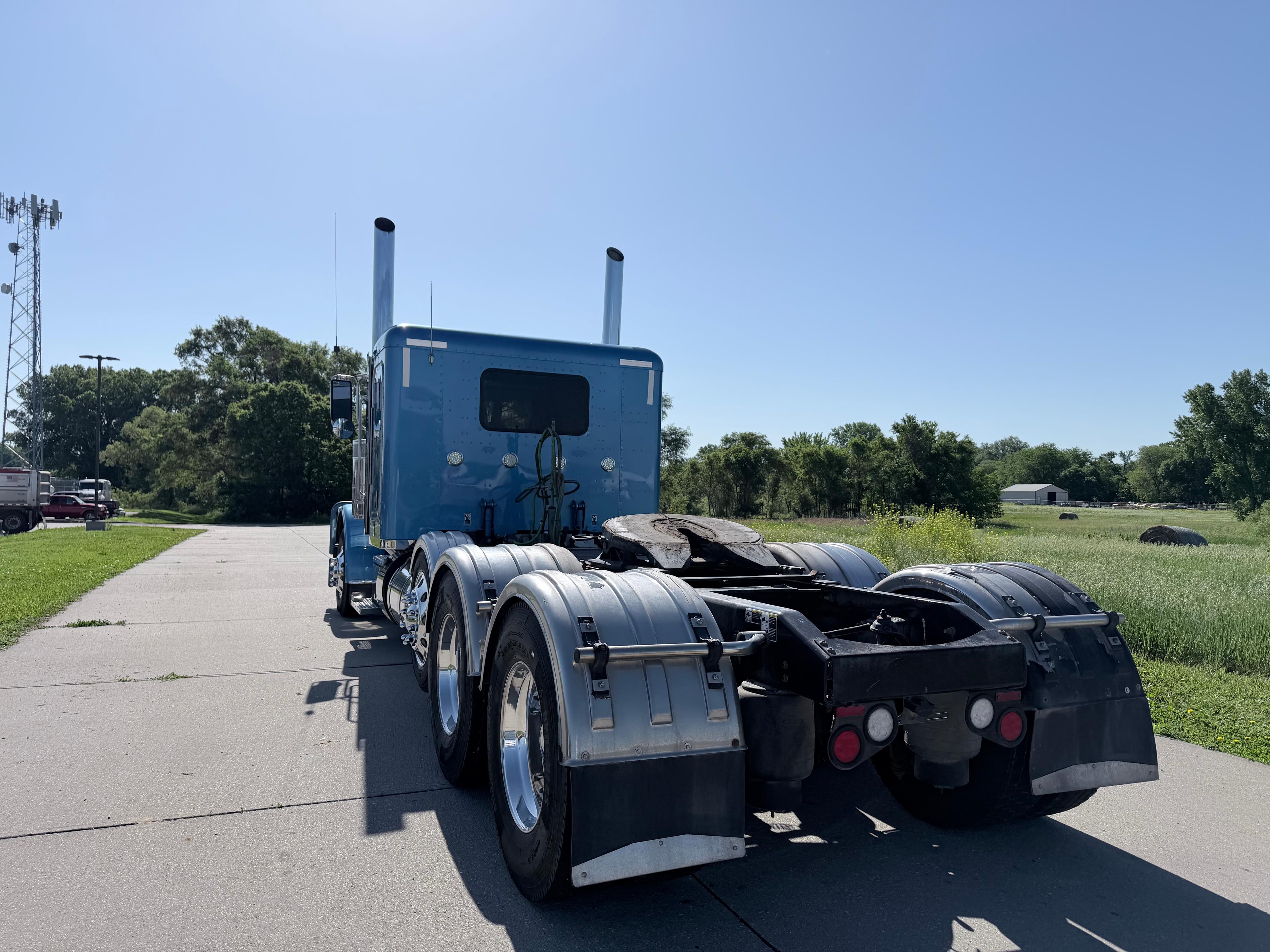 2023 Peterbilt 389 in NORFOLK, NE — photo 3