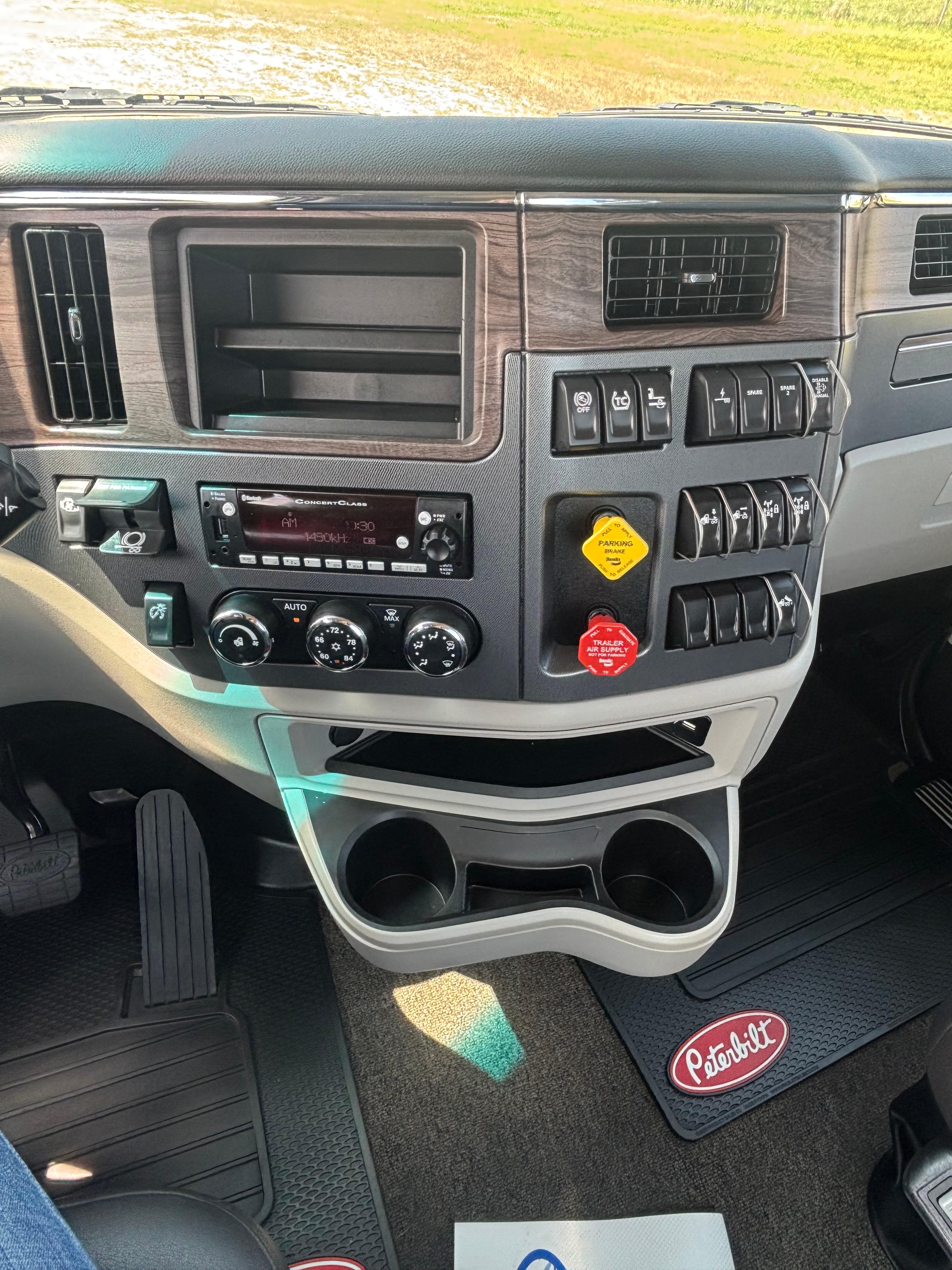 2025 Peterbilt 567 in COUNCIL BLUFFS, IA — photo 10