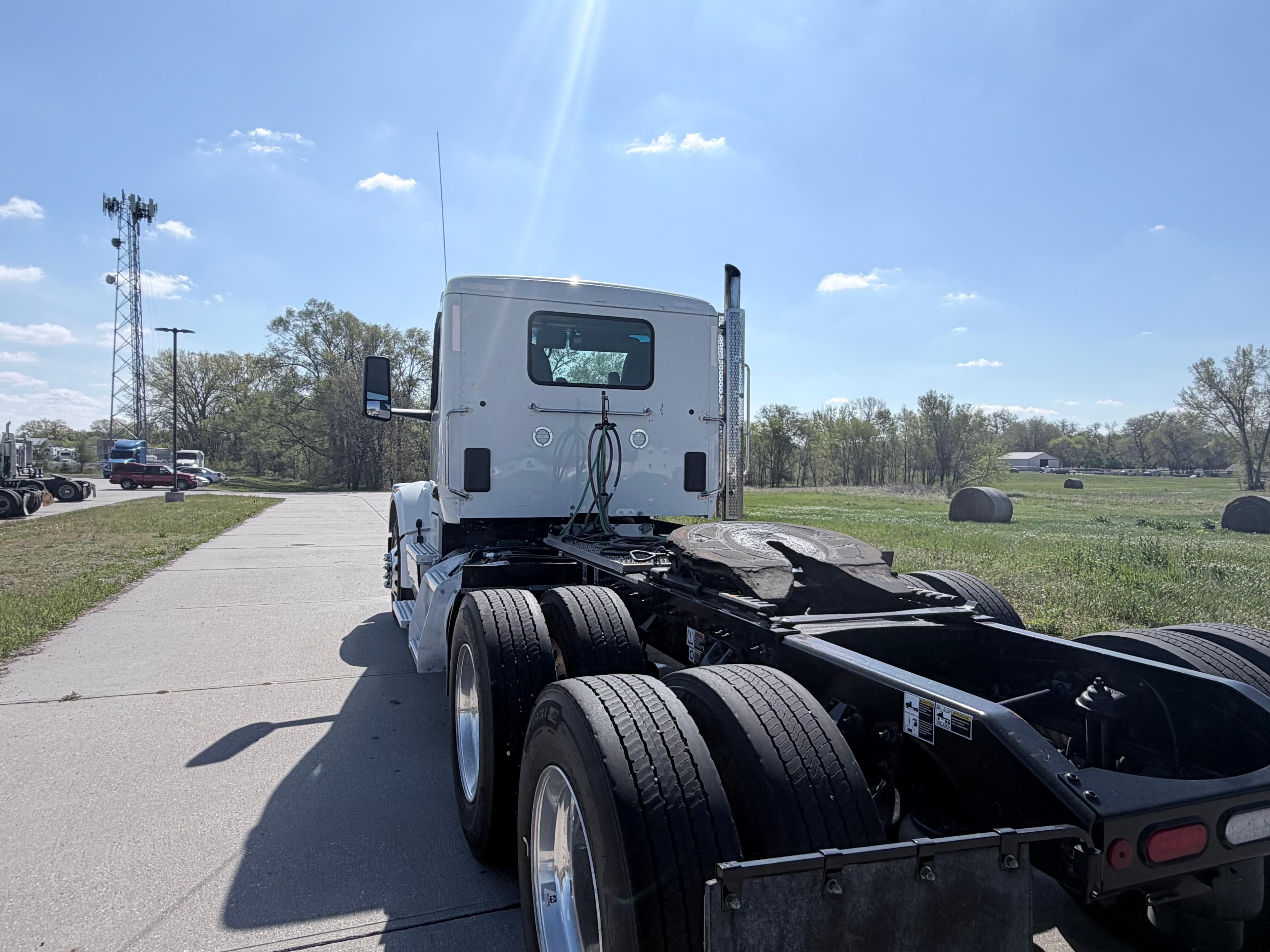 2025 Peterbilt 567 in City, NE — photo 3