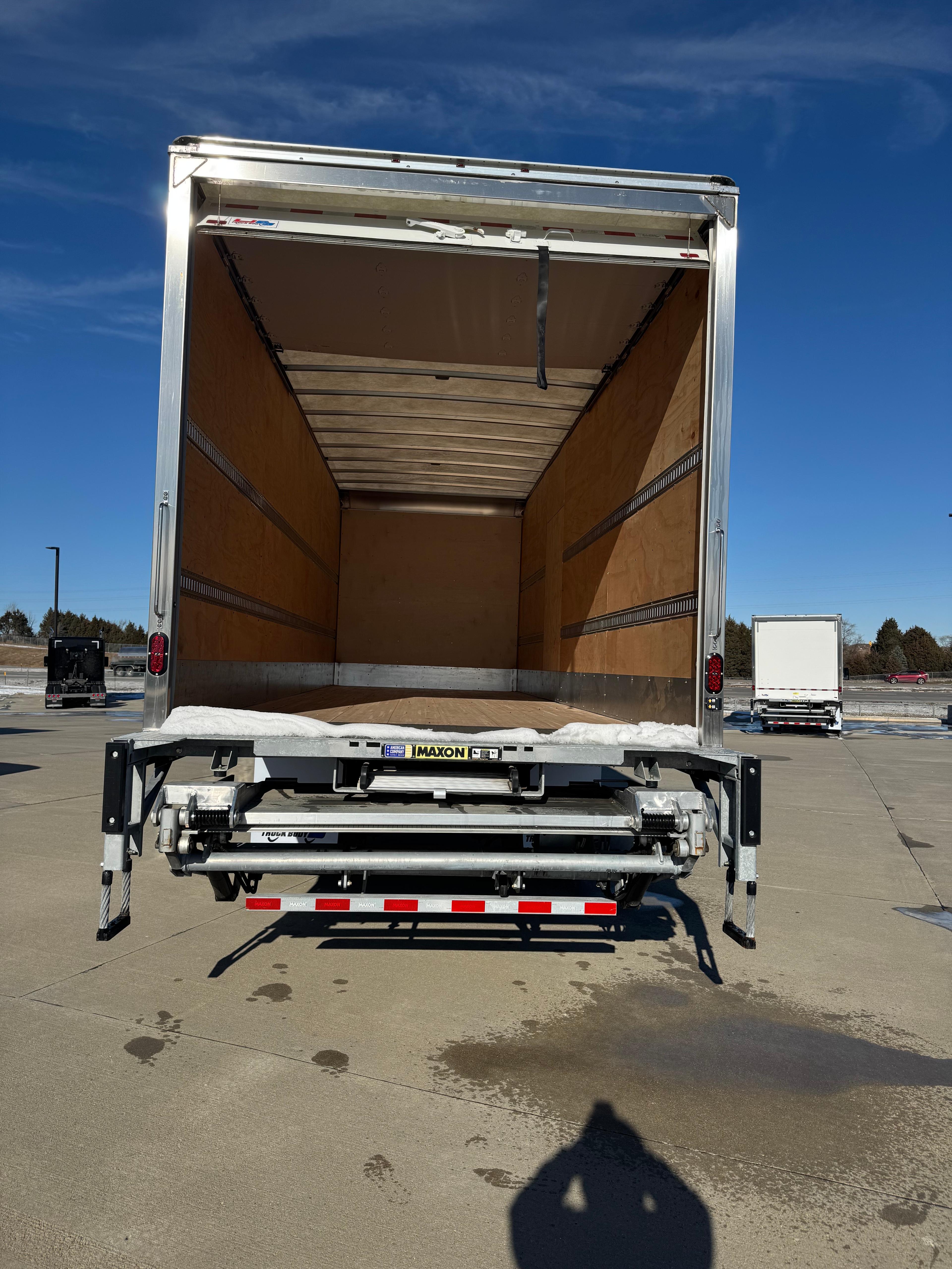 2025 Peterbilt 536 in DES MOINES, IA — photo 6