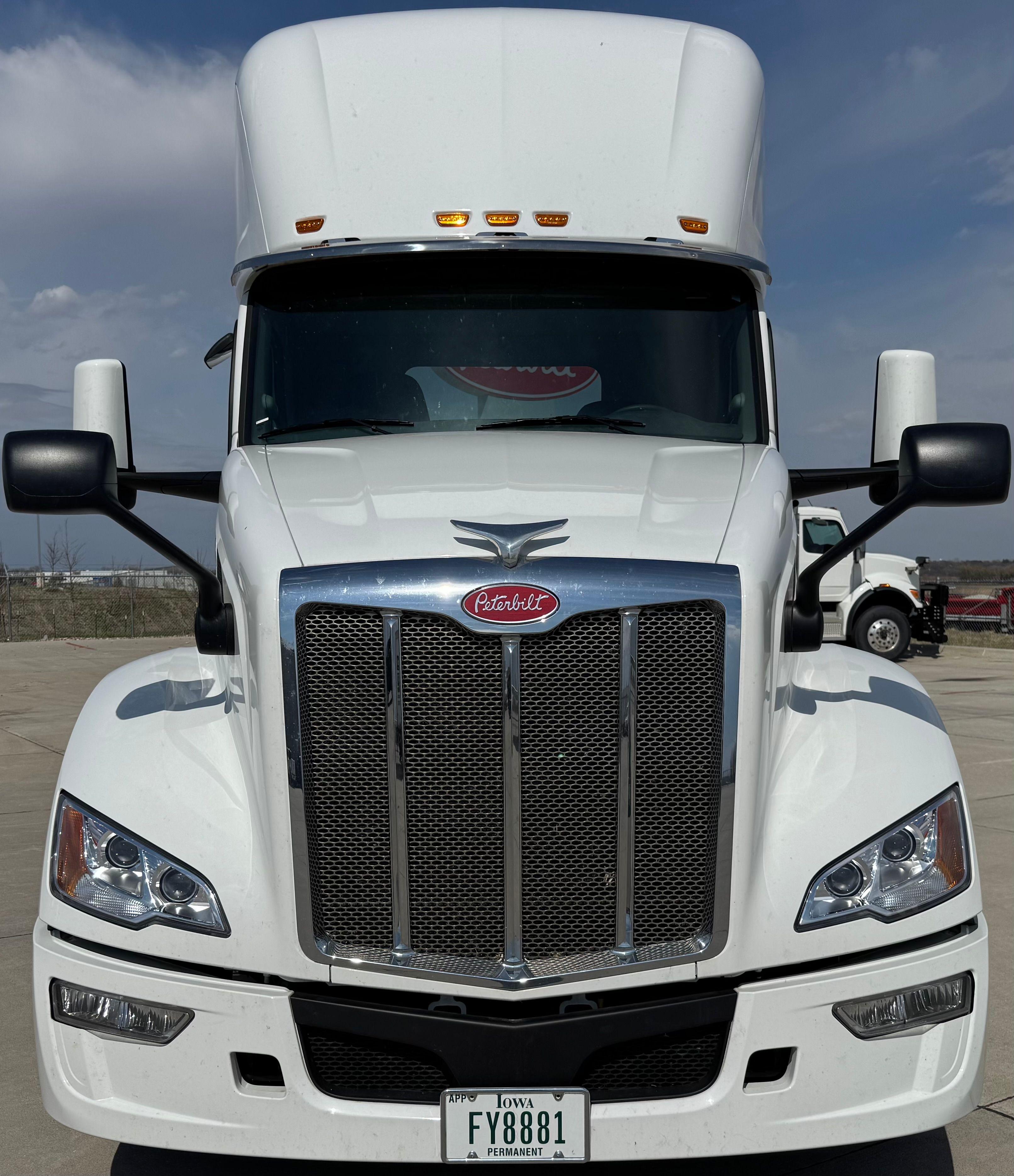 2025 Peterbilt 579 in GRETNA, NE — photo 2