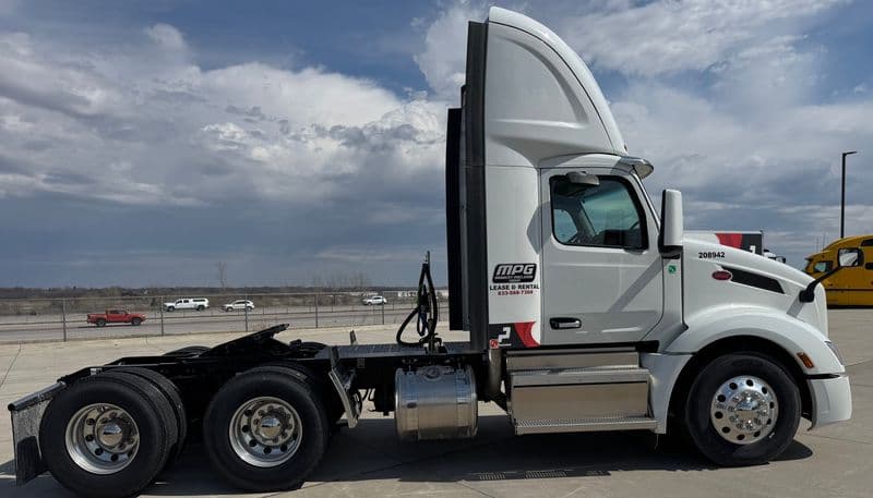 2025 Peterbilt 579 in GRETNA, NE — photo 4