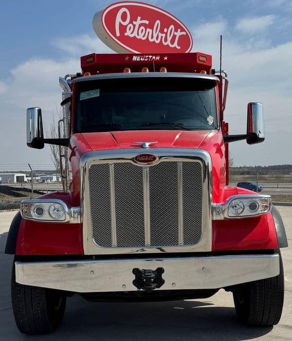 2025 Peterbilt 567 in DES MOINES, IA — photo 2