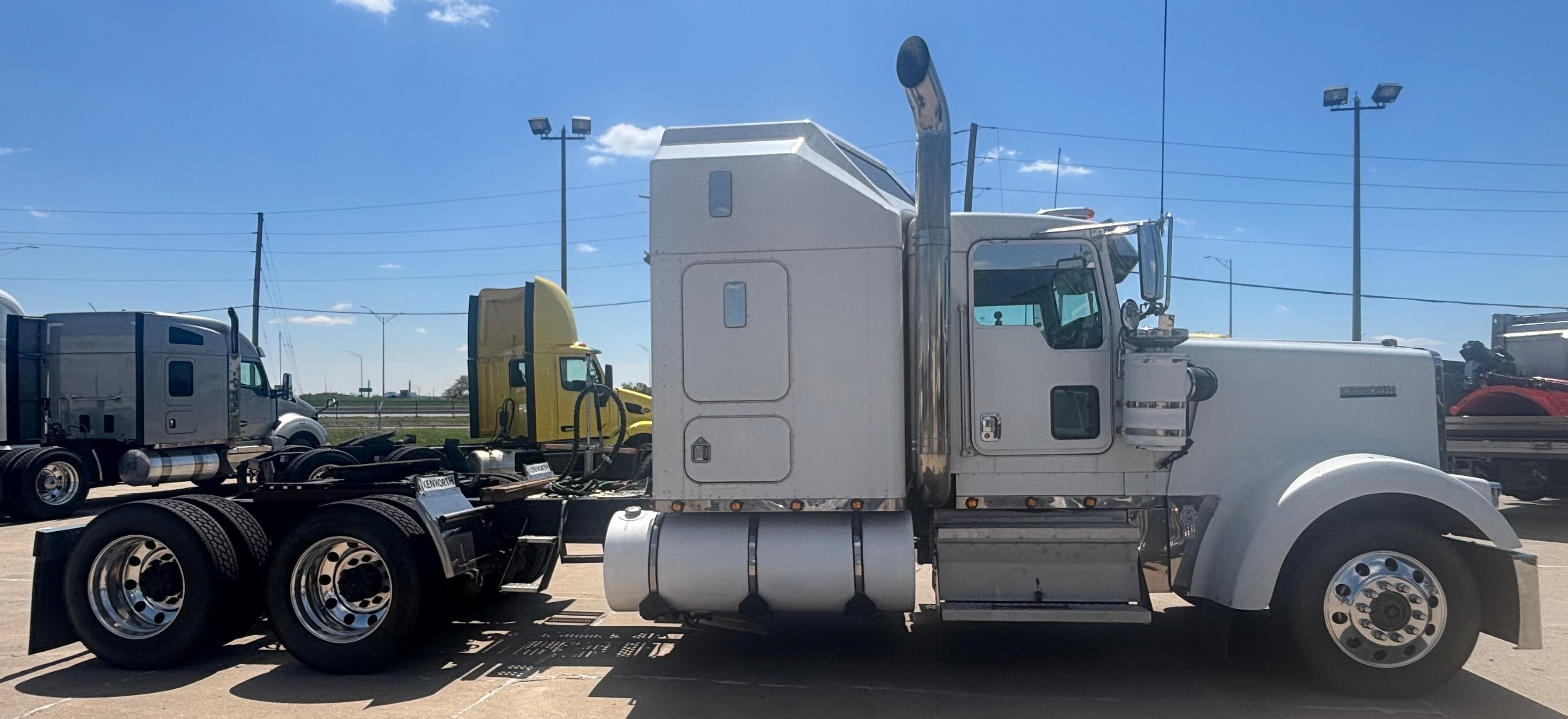 1993 Kenworth W900 in COUNCIL BLUFFS, IA — photo 3