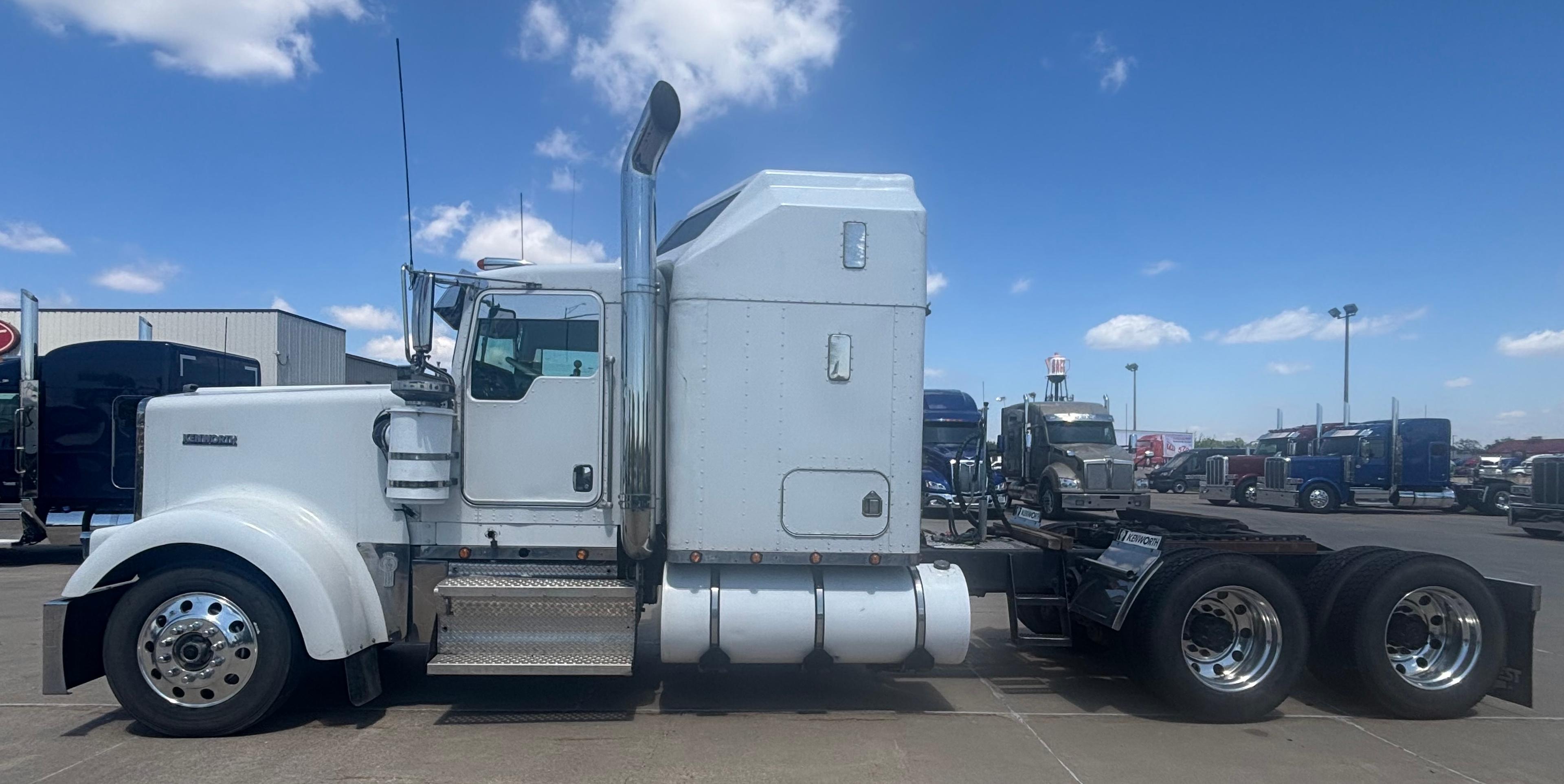 1993 Kenworth W900 in COUNCIL BLUFFS, IA — photo 4