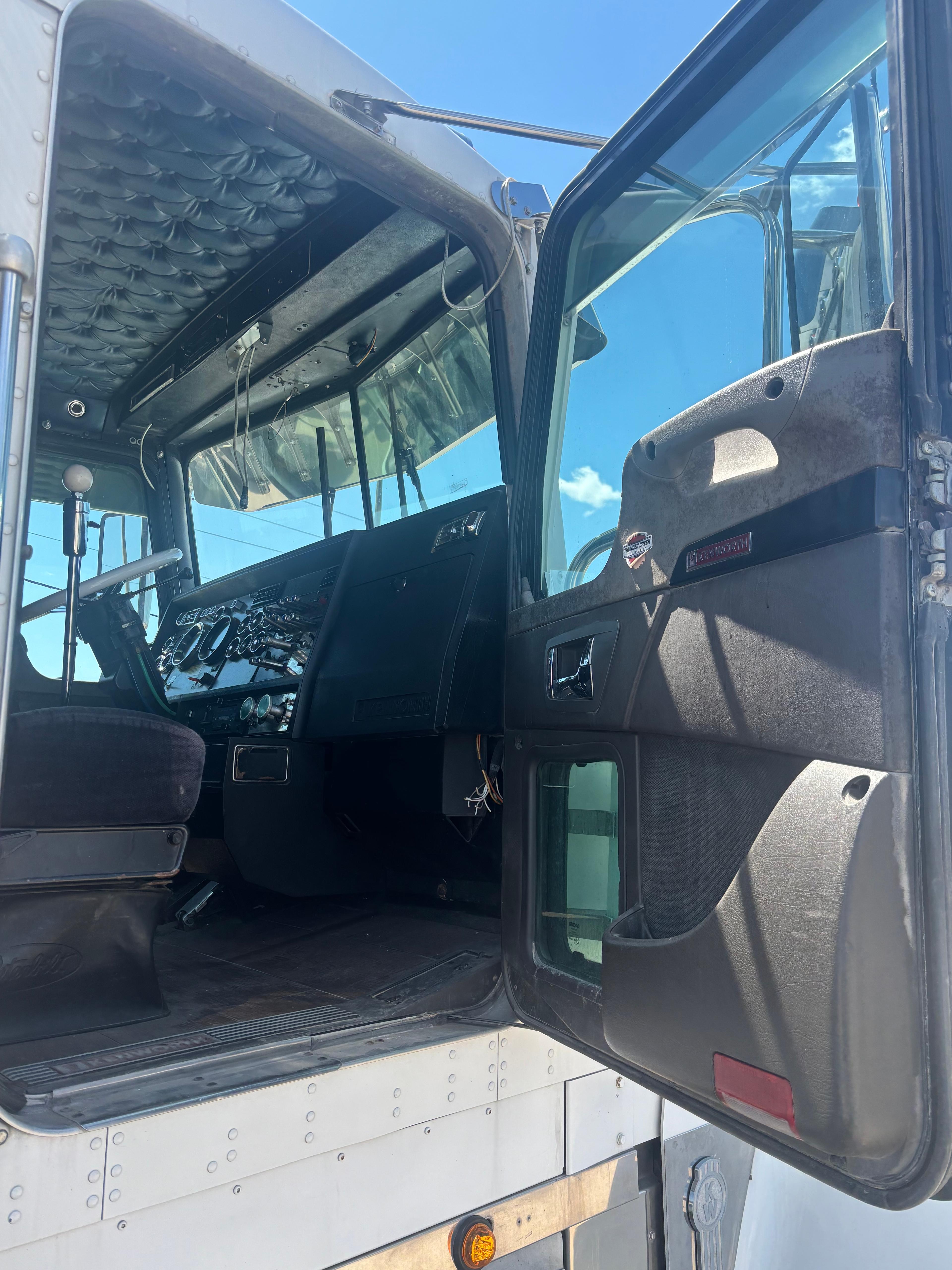 1993 Kenworth W900 in COUNCIL BLUFFS, IA — photo 11