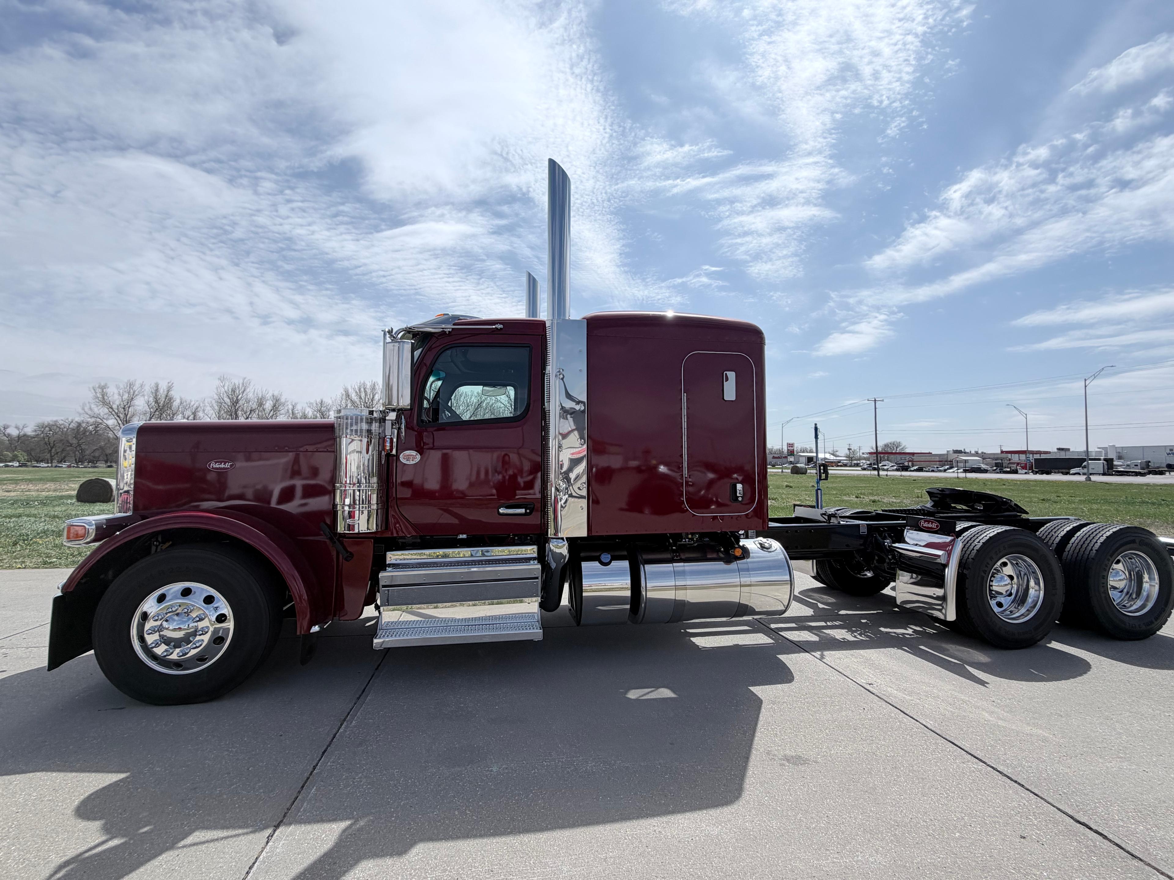 2027 Peterbilt 589 in NORFOLK, NE — photo 3