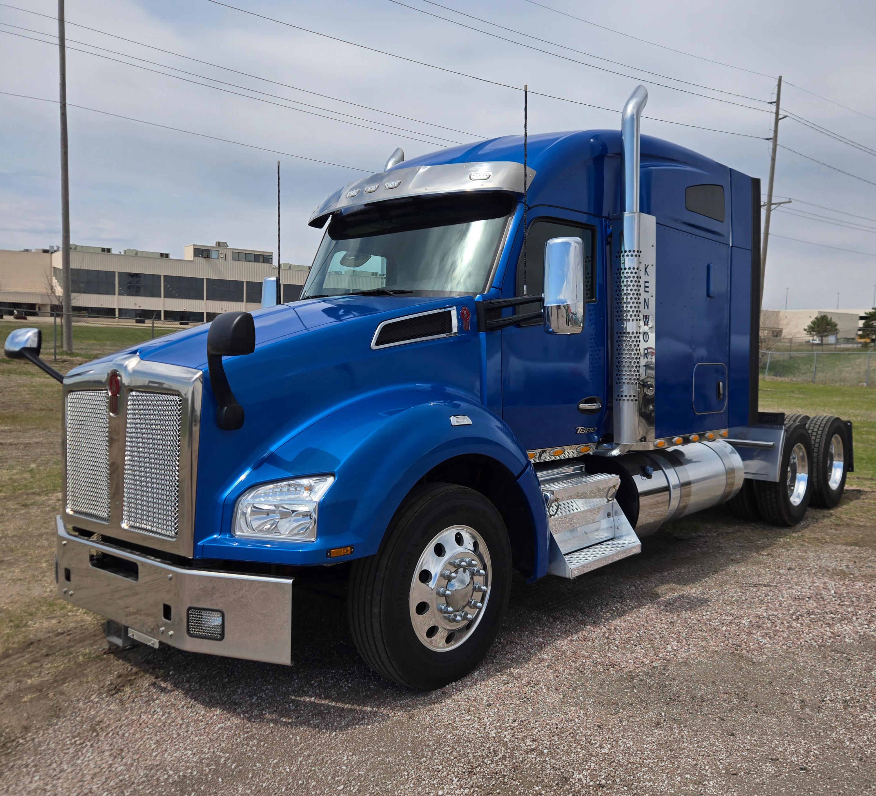 2023 Kenworth T880