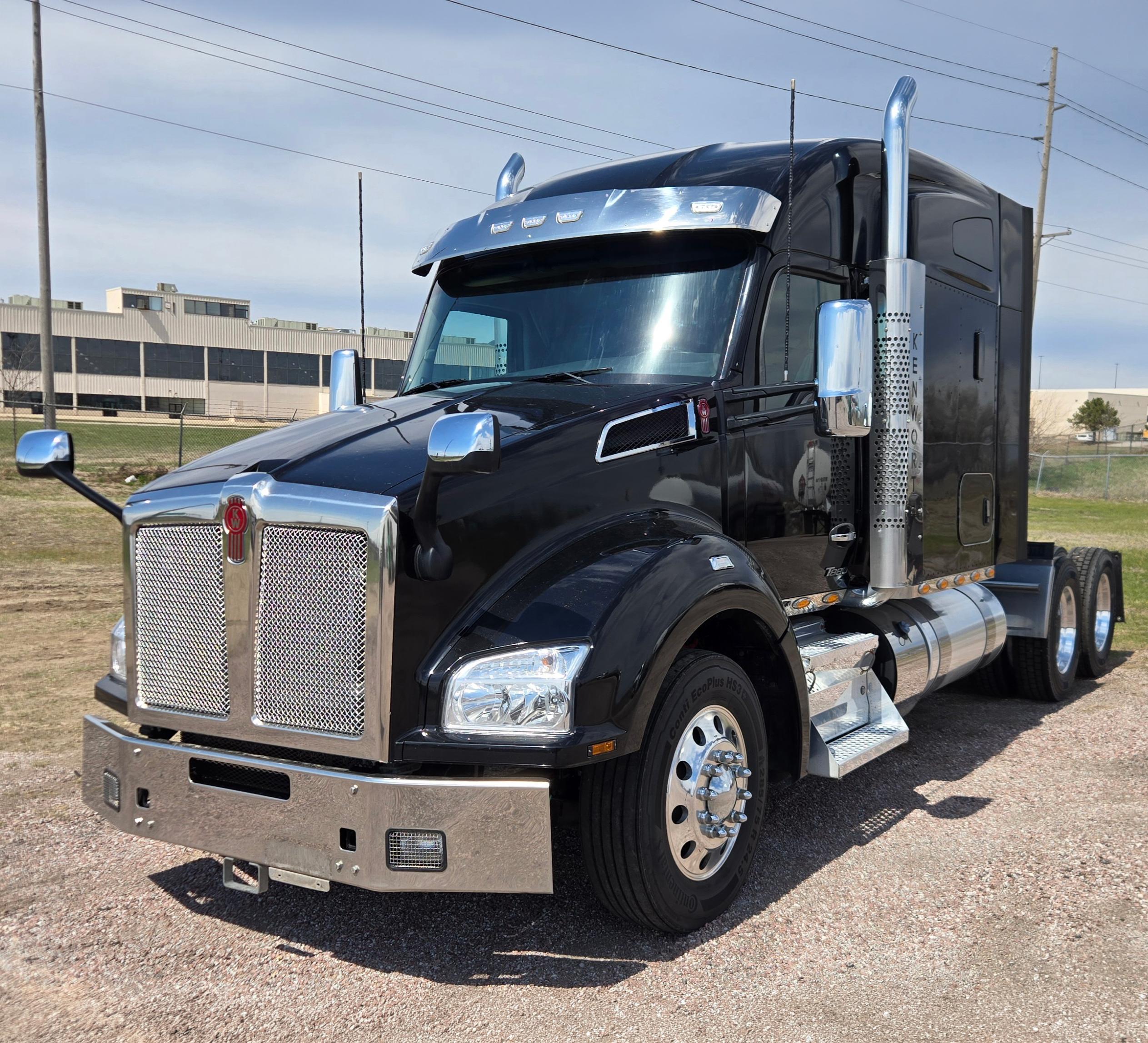 2023 Kenworth T880
