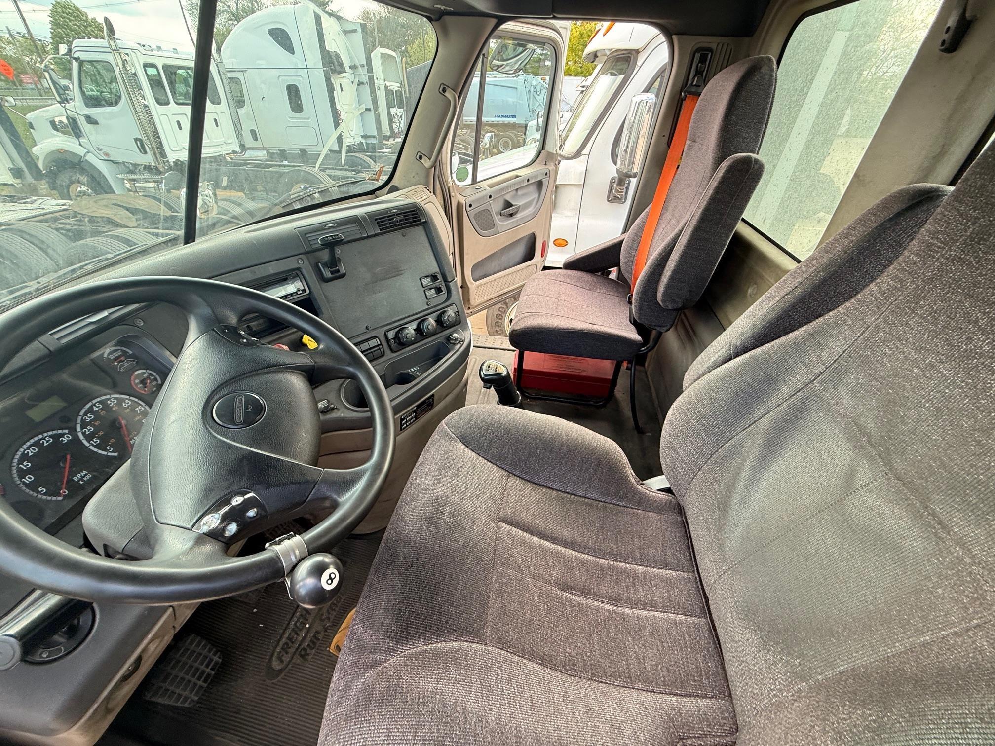 2013 Freightliner — photo 9