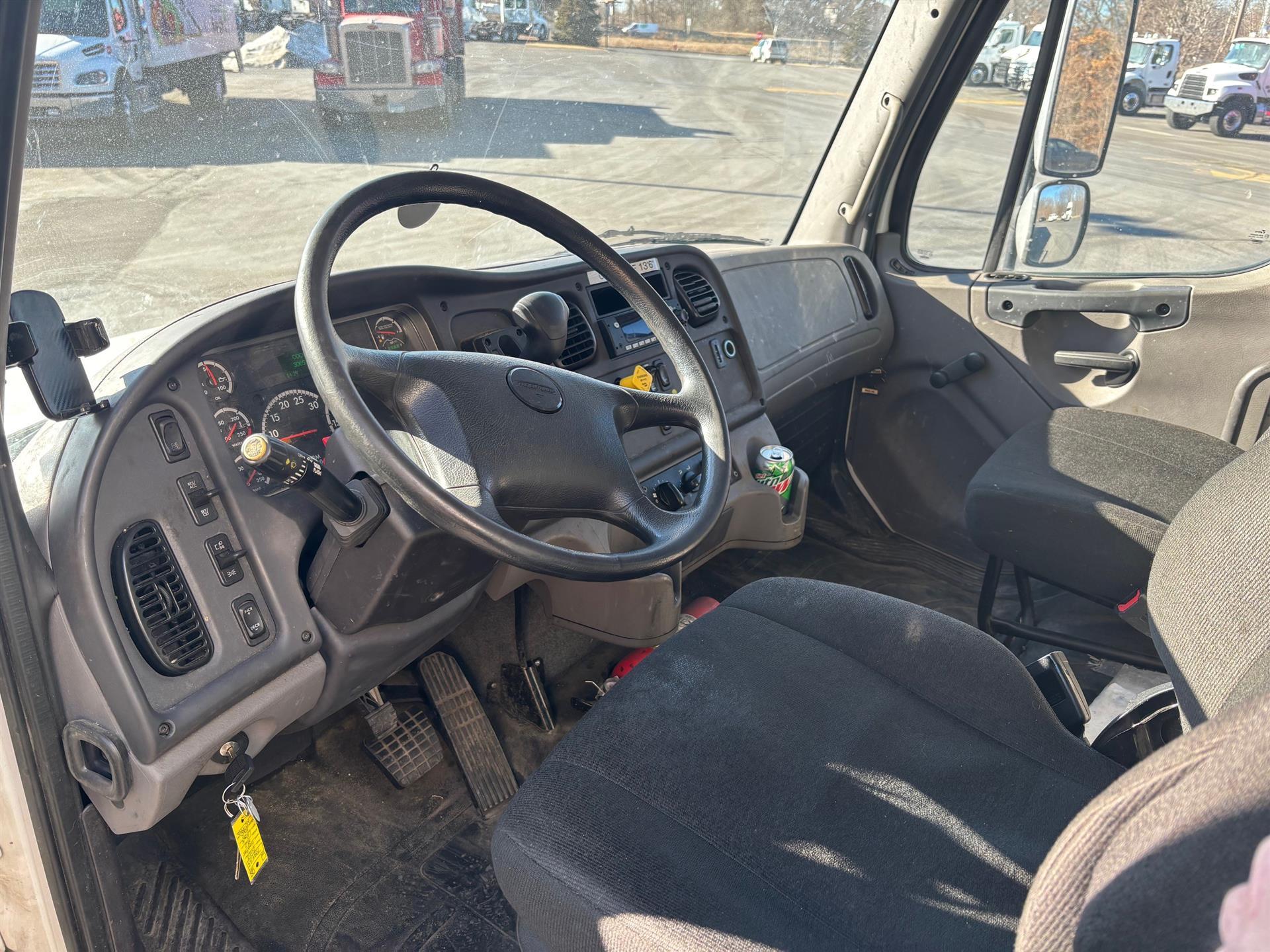2022 Freightliner M2 106 in Inver Grove Heights, MN — photo 4
