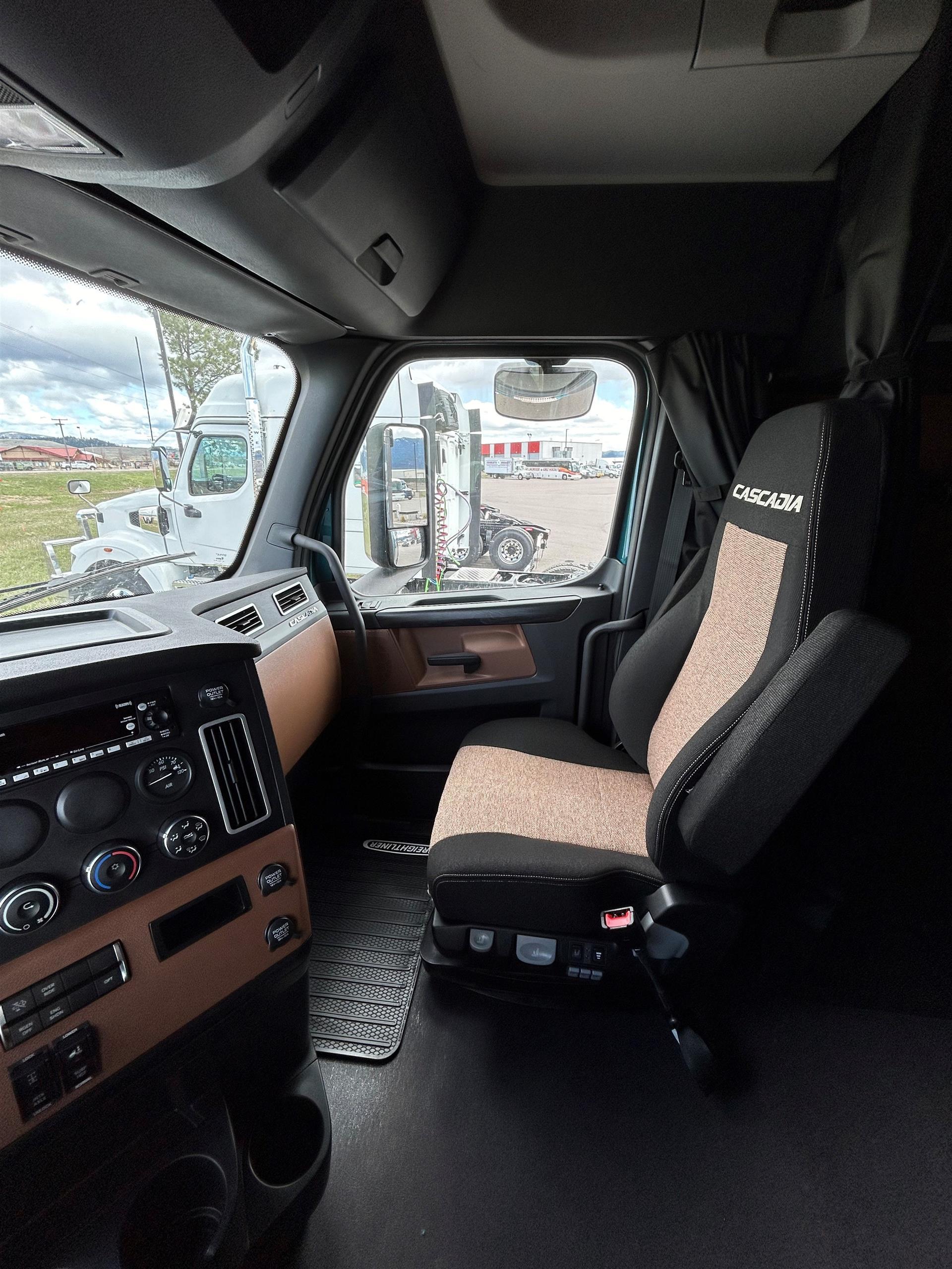 2025 Freightliner Cascadia in Great Falls, MT — photo 8