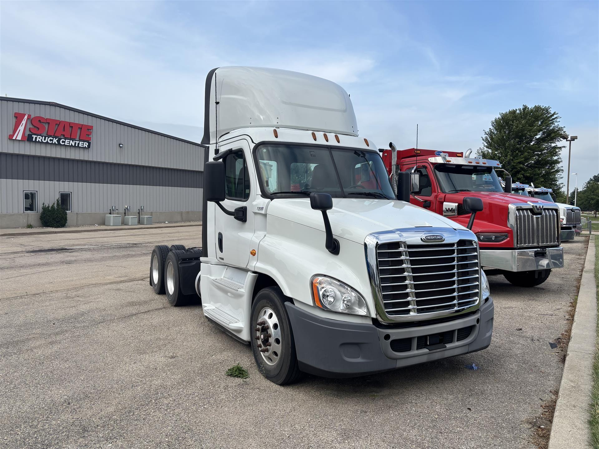 2017 Freightliner Cascadia in Windsor, WI — photo 2