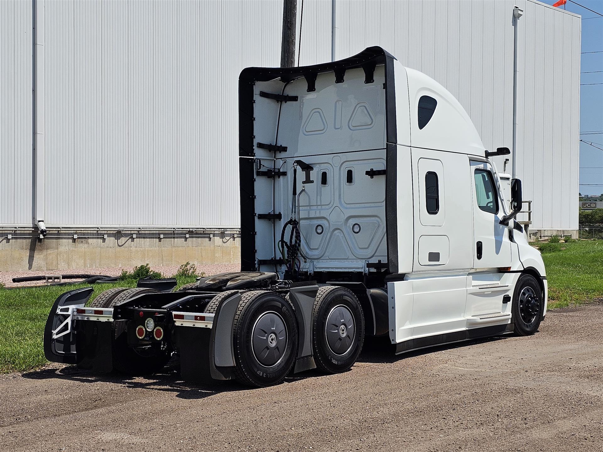 2026 Freightliner Cascadia in Sioux City, IA — photo 3